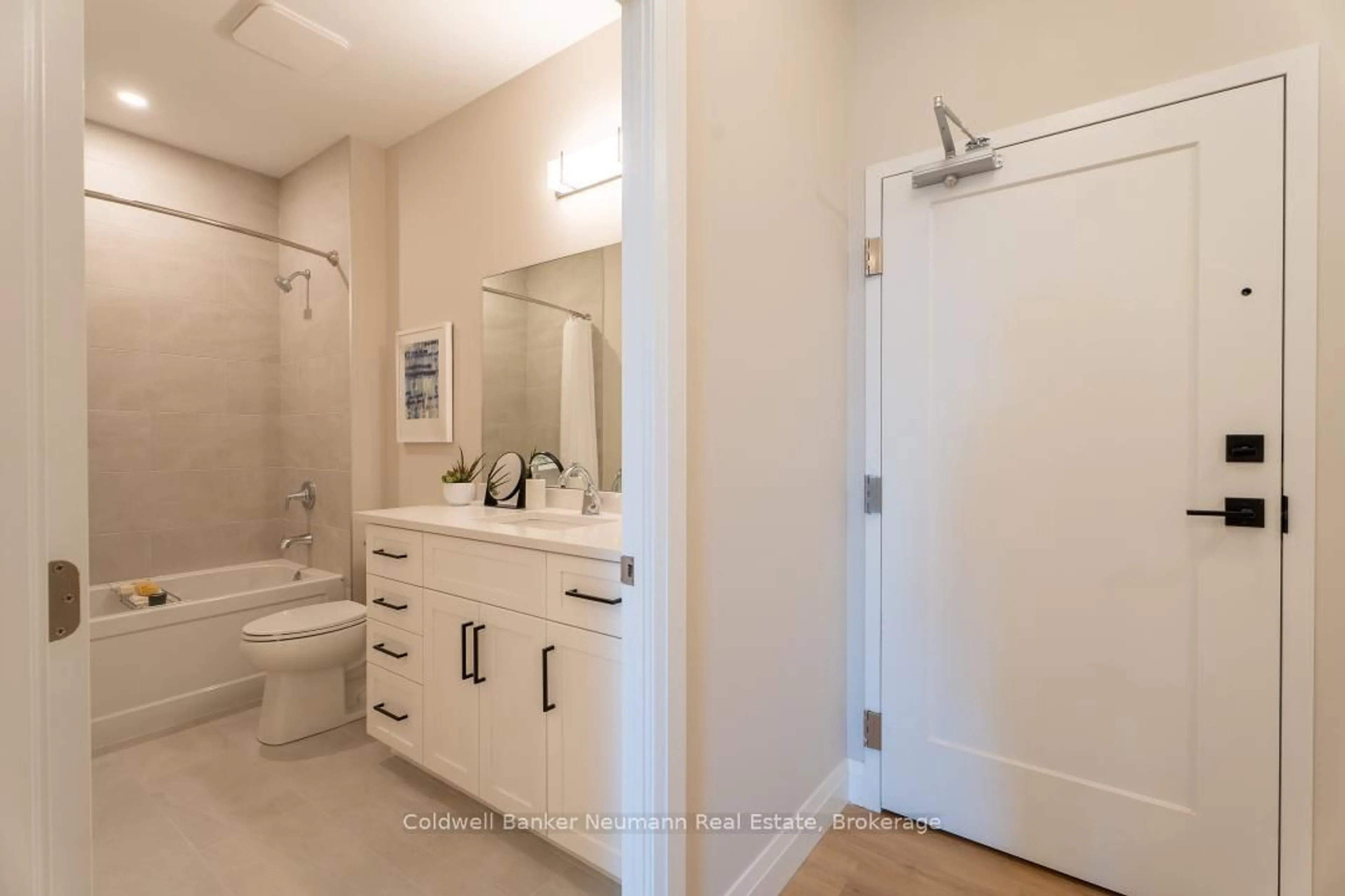 Standard bathroom, ceramic/tile floor for 1882 Gordon St #212, Guelph Ontario N1L 0P6