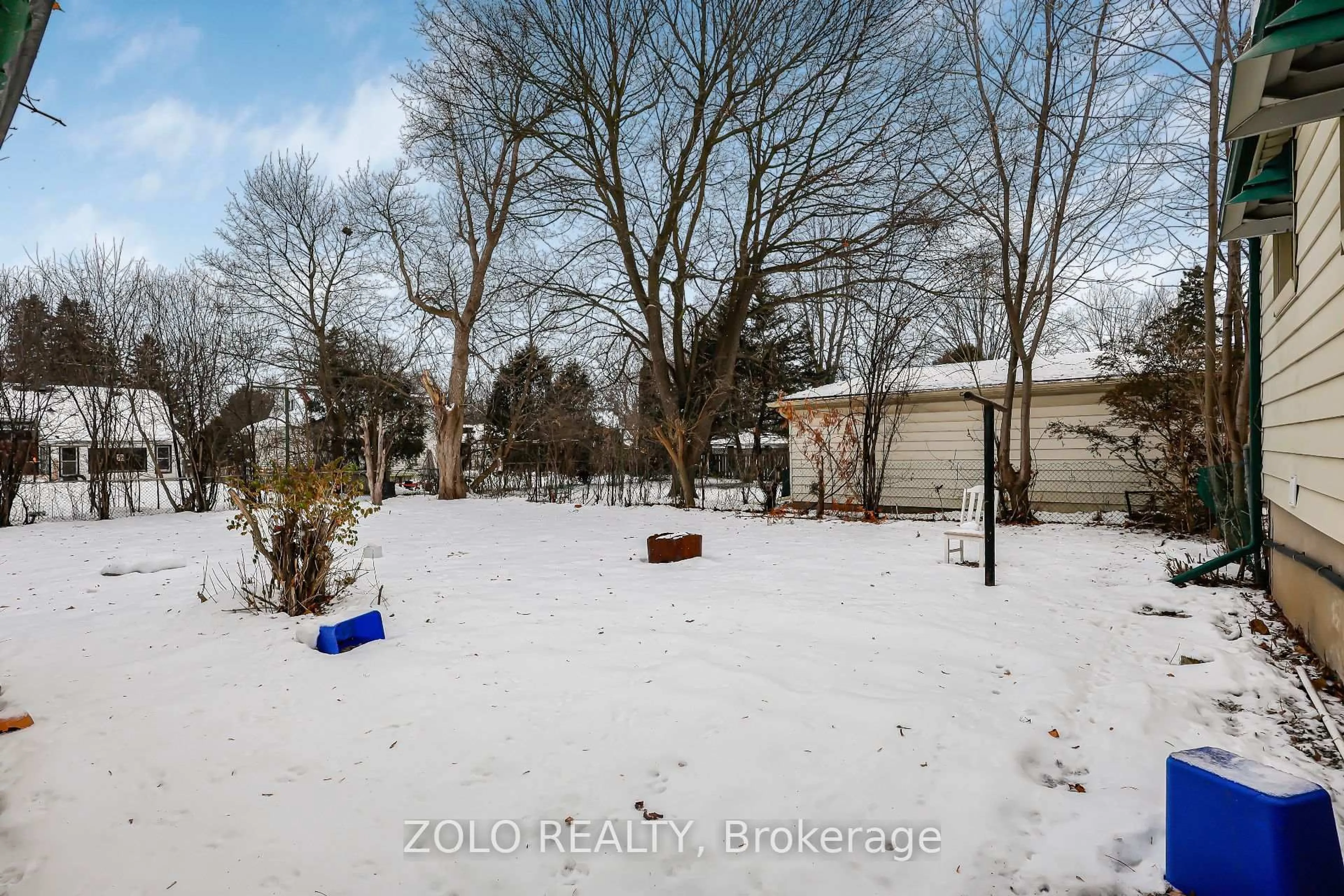 A pic from outside/outdoor area/front of a property/back of a property/a pic from drone, street for 129 ROEHAMPTON Ave, London East Ontario N5V 2A6