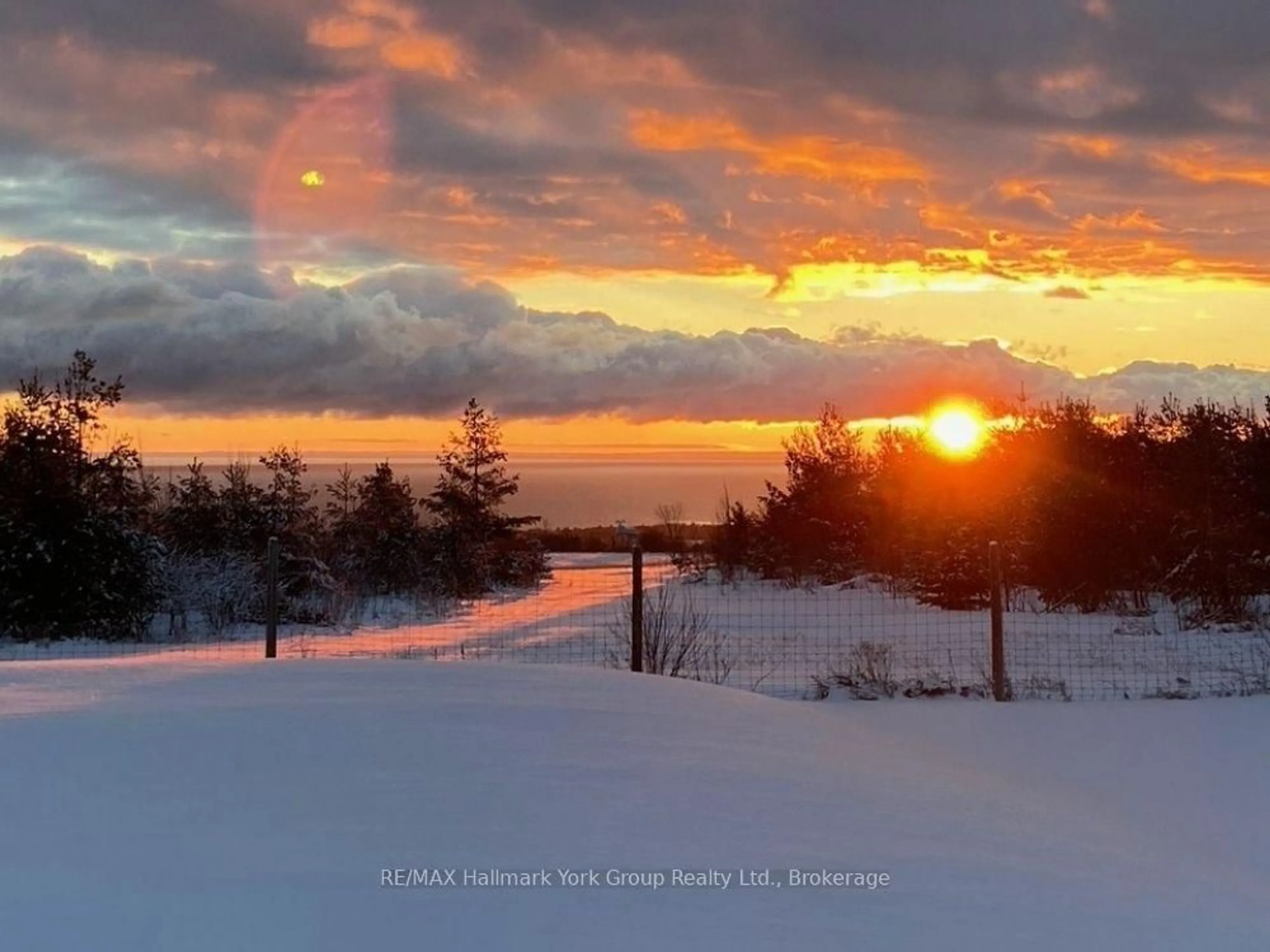 Blurry image for 125 Mountain Rd, Meaford Ontario N4L 1W6