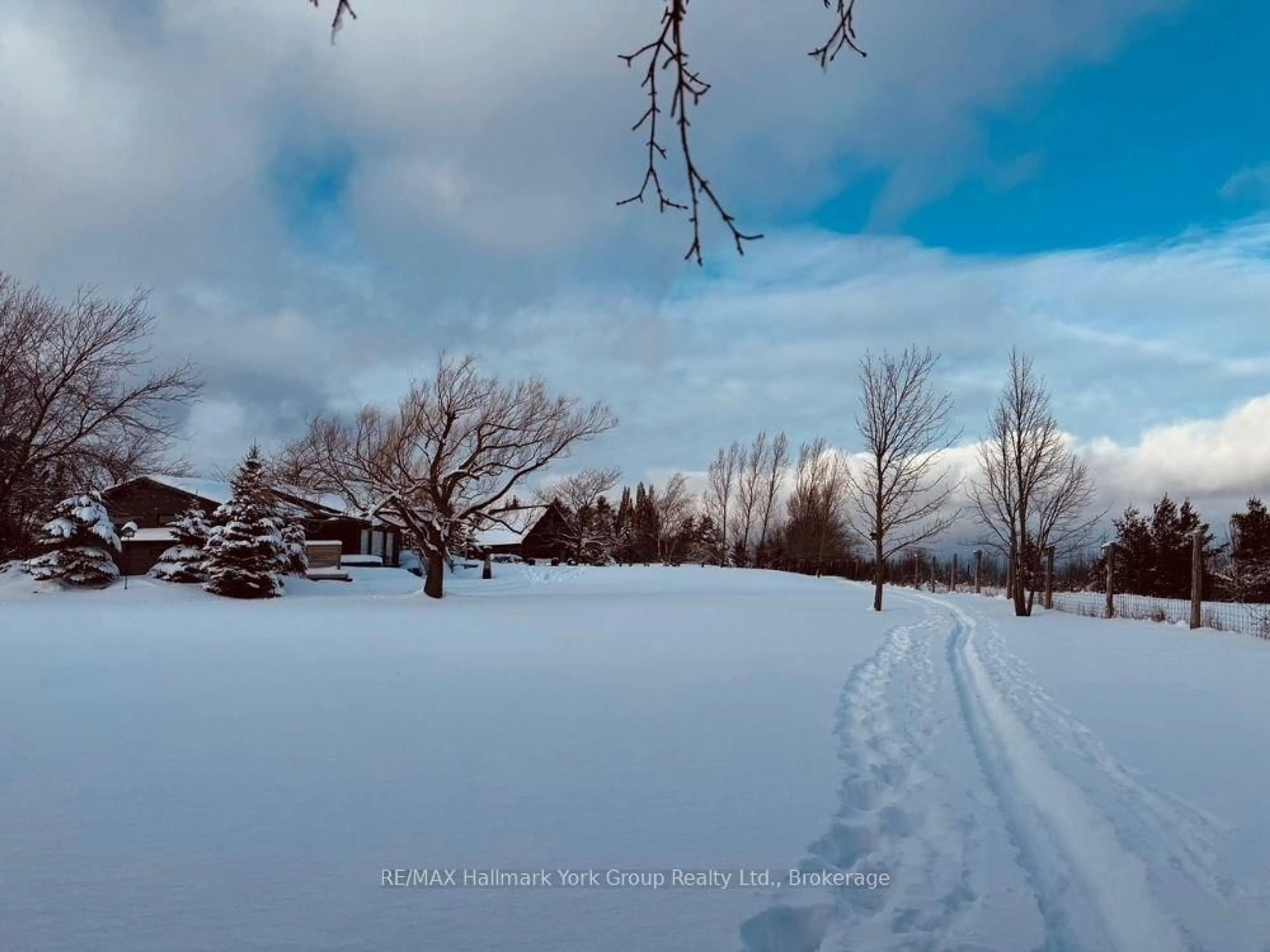 Blurry image for 125 Mountain Rd, Meaford Ontario N4L 1W6