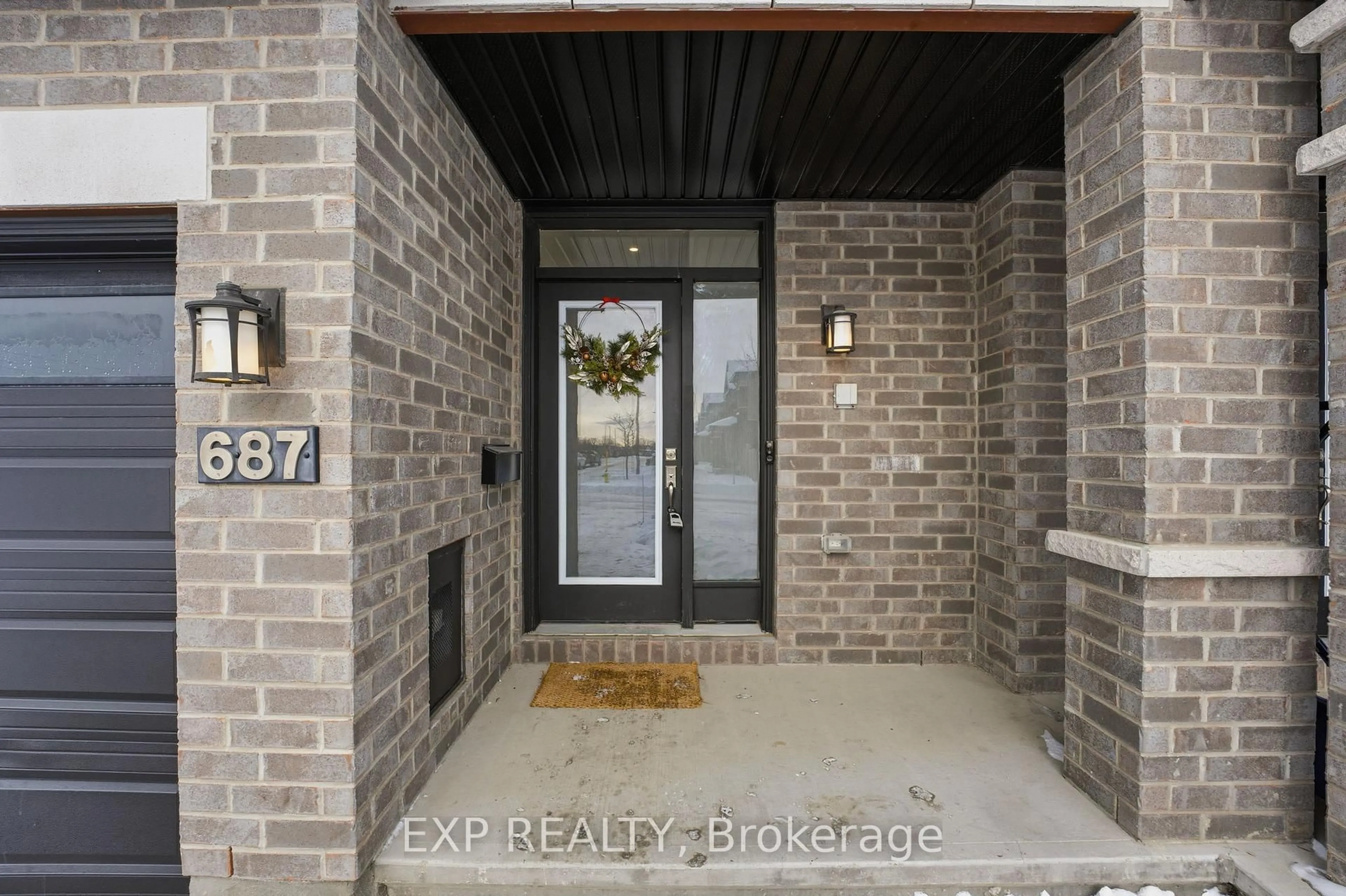 Indoor entryway for 687 Capricorn Circ, Ottawa Ontario K4M 0J5