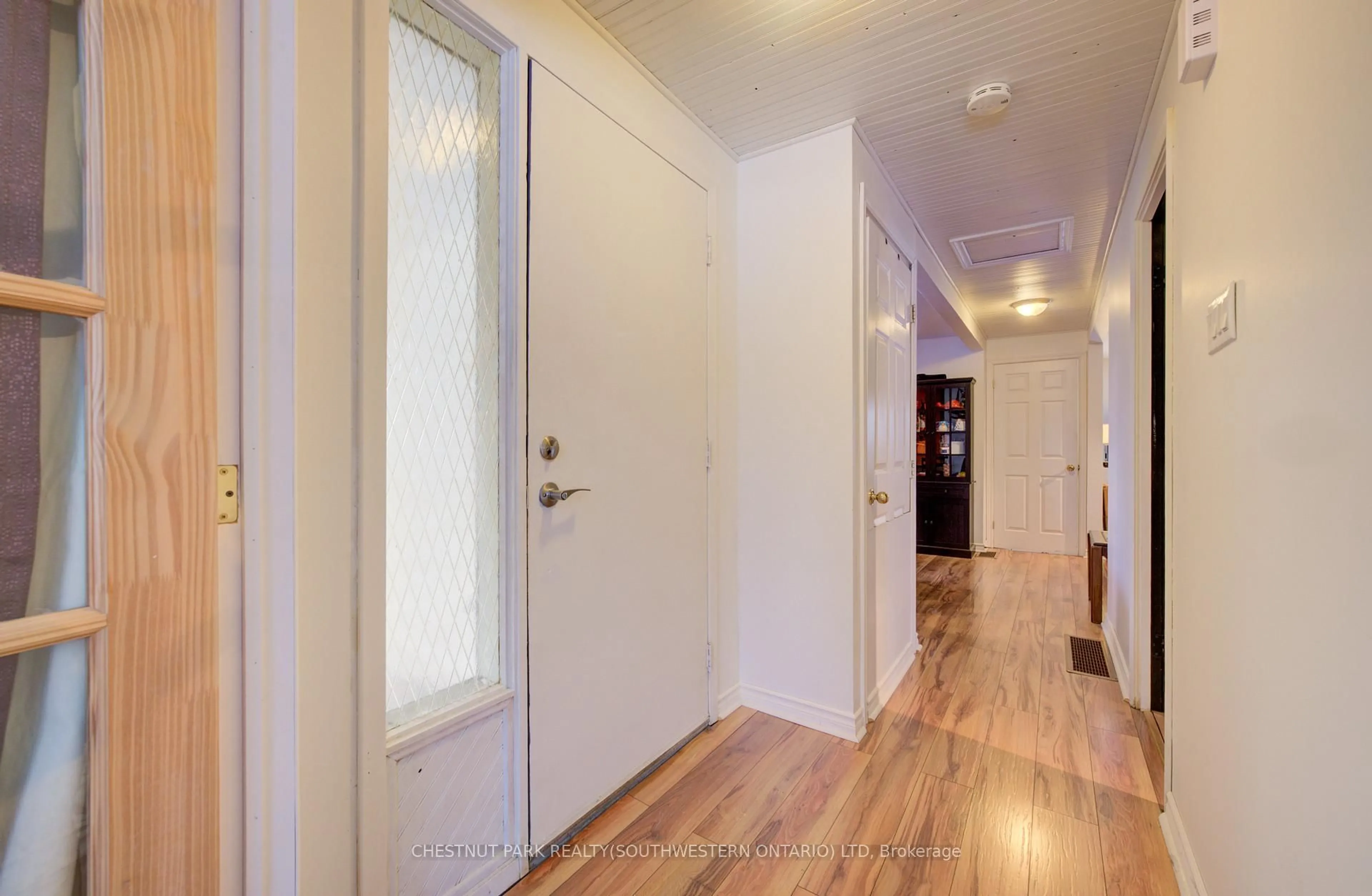 Indoor entryway for 123 Kingswood Dr, Kitchener Ontario N2E 1B2