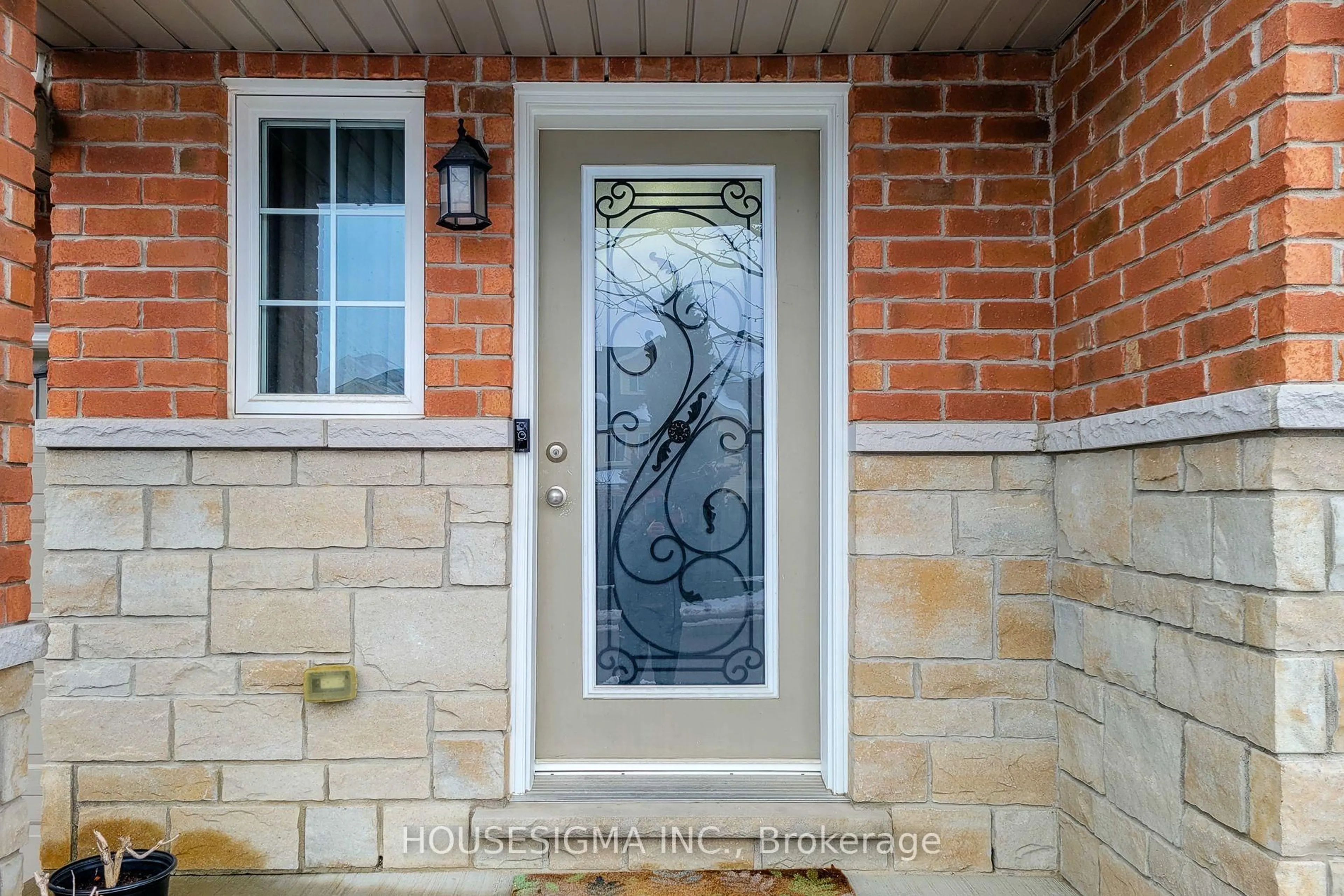 Indoor entryway for 1354 Upper Sherman Ave #3, Hamilton Ontario L8W 1C2