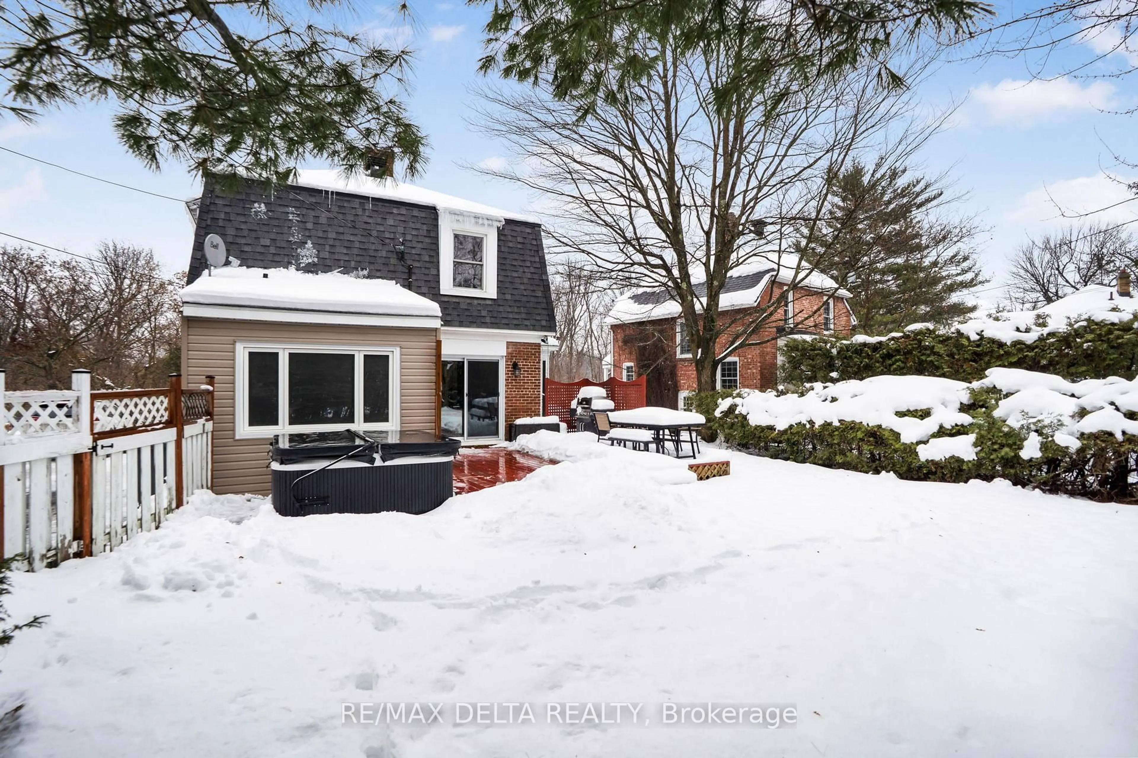 Patio, street for 554 Allan St, Hawkesbury Ontario K6A 2M2