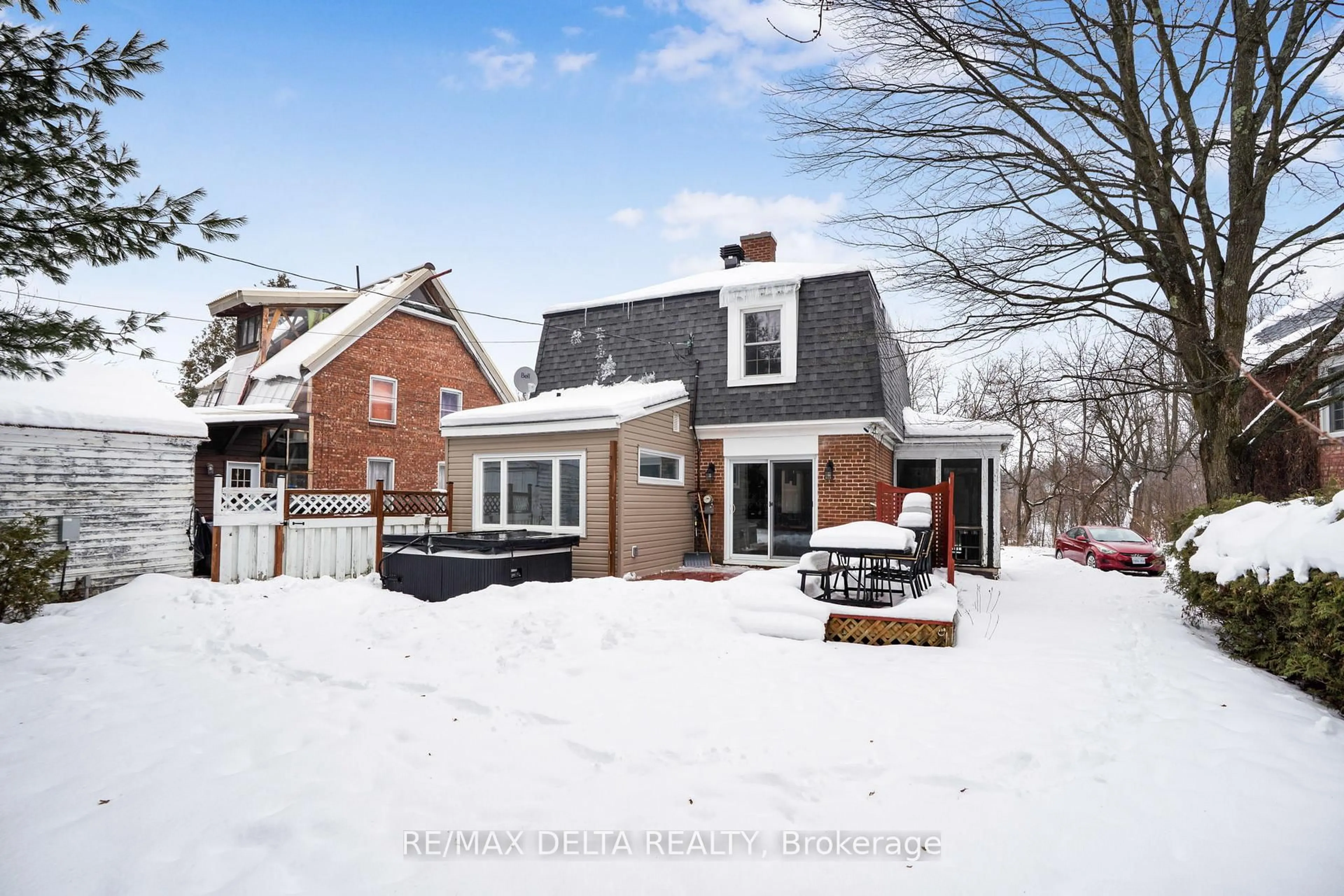 Unknown for 554 Allan St, Hawkesbury Ontario K6A 2M2