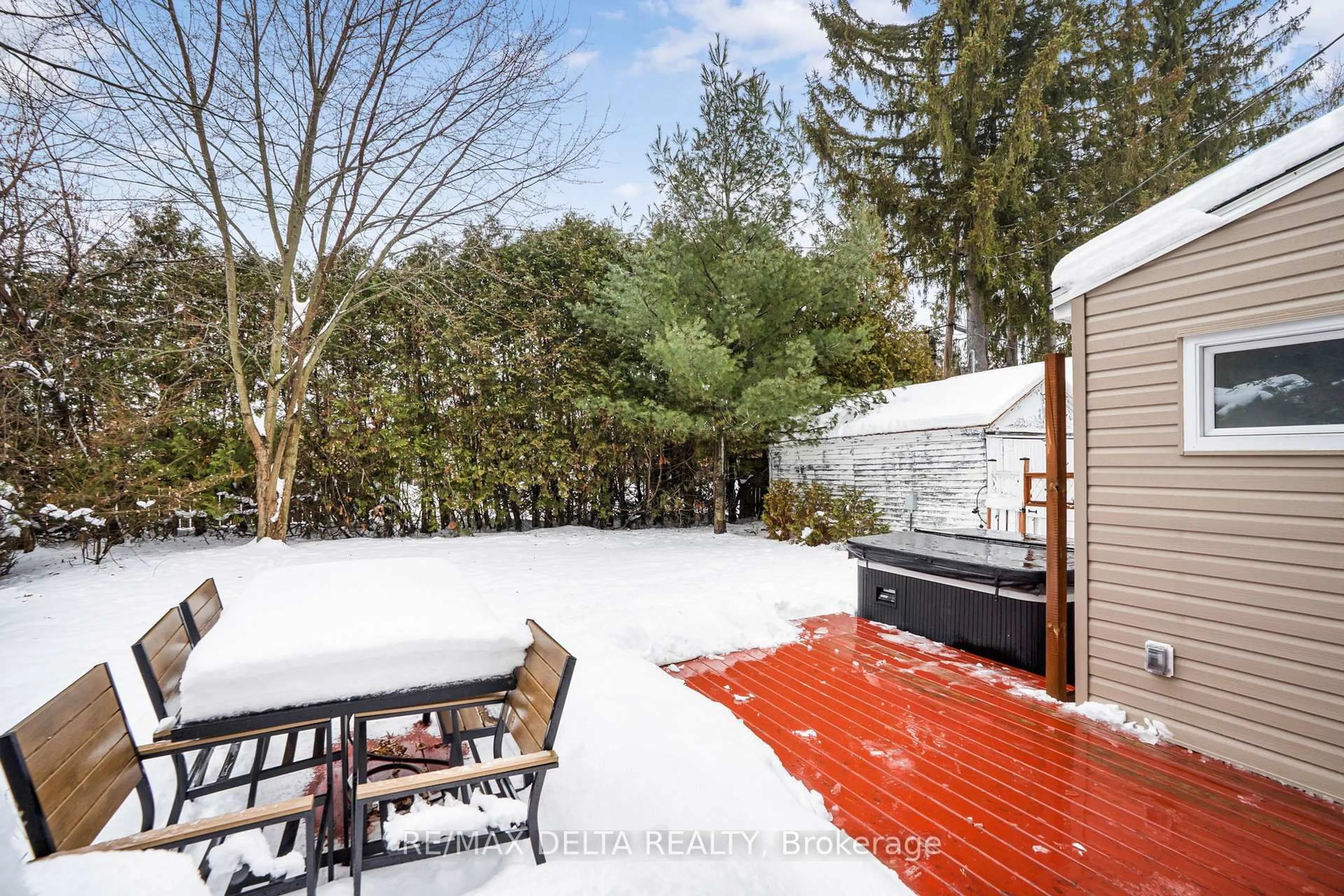 Patio, street for 554 Allan St, Hawkesbury Ontario K6A 2M2