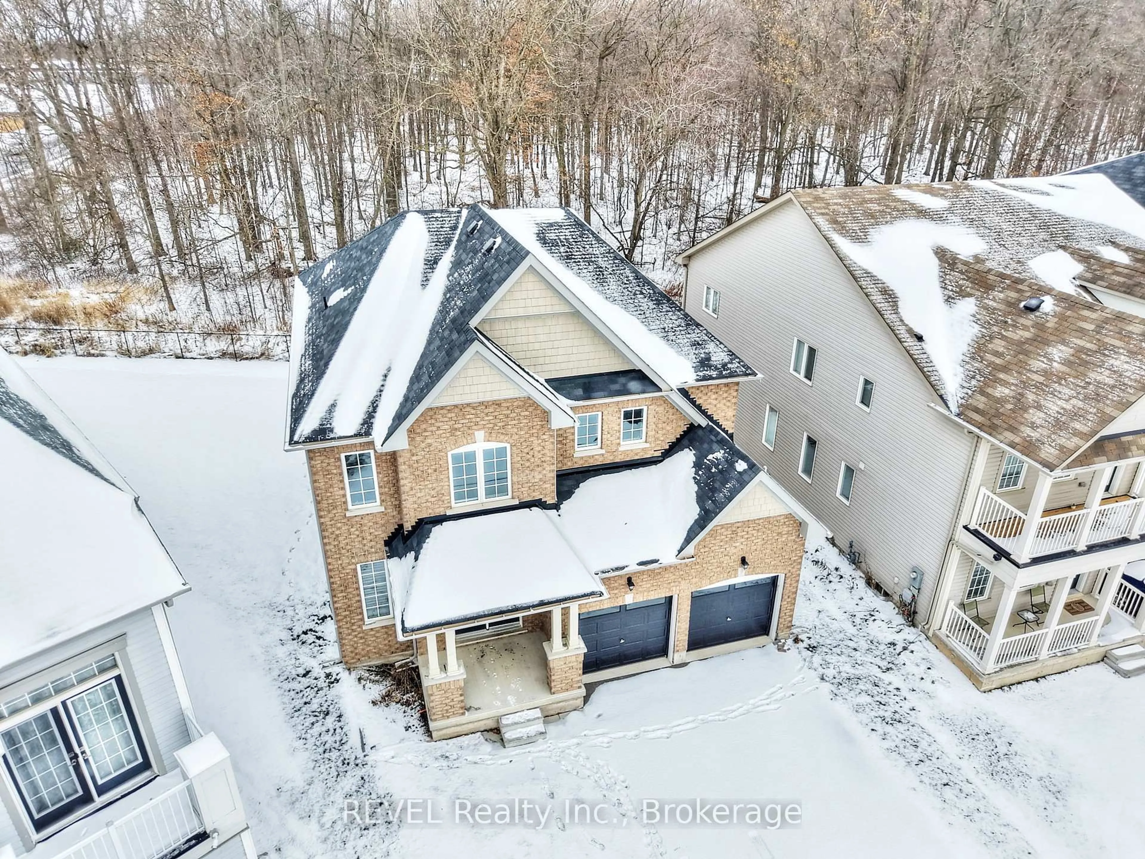 A pic from outside/outdoor area/front of a property/back of a property/a pic from drone, unknown for 8787 Chickory Tr, Niagara Falls Ontario L2H 3S4