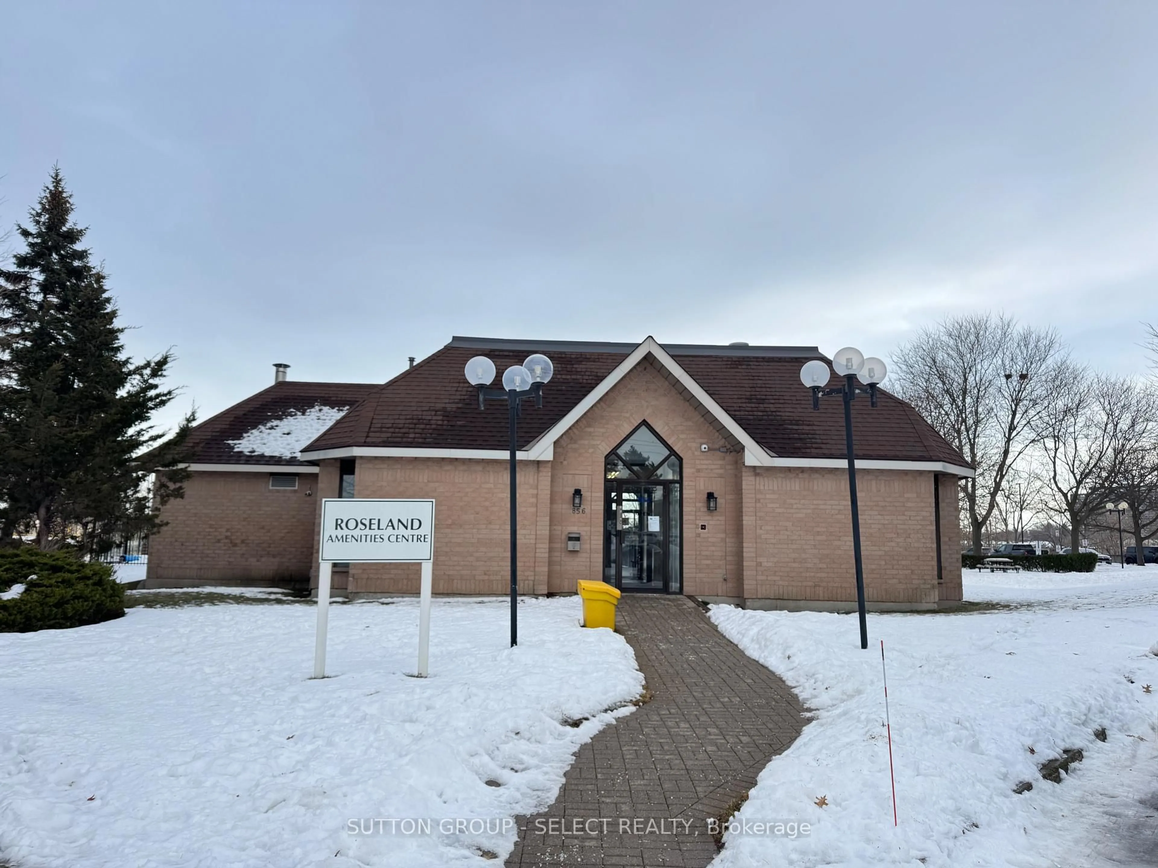 A pic from outside/outdoor area/front of a property/back of a property/a pic from drone, unknown for 858 Commissioners Rd #906, London South Ontario N6C 5Y5