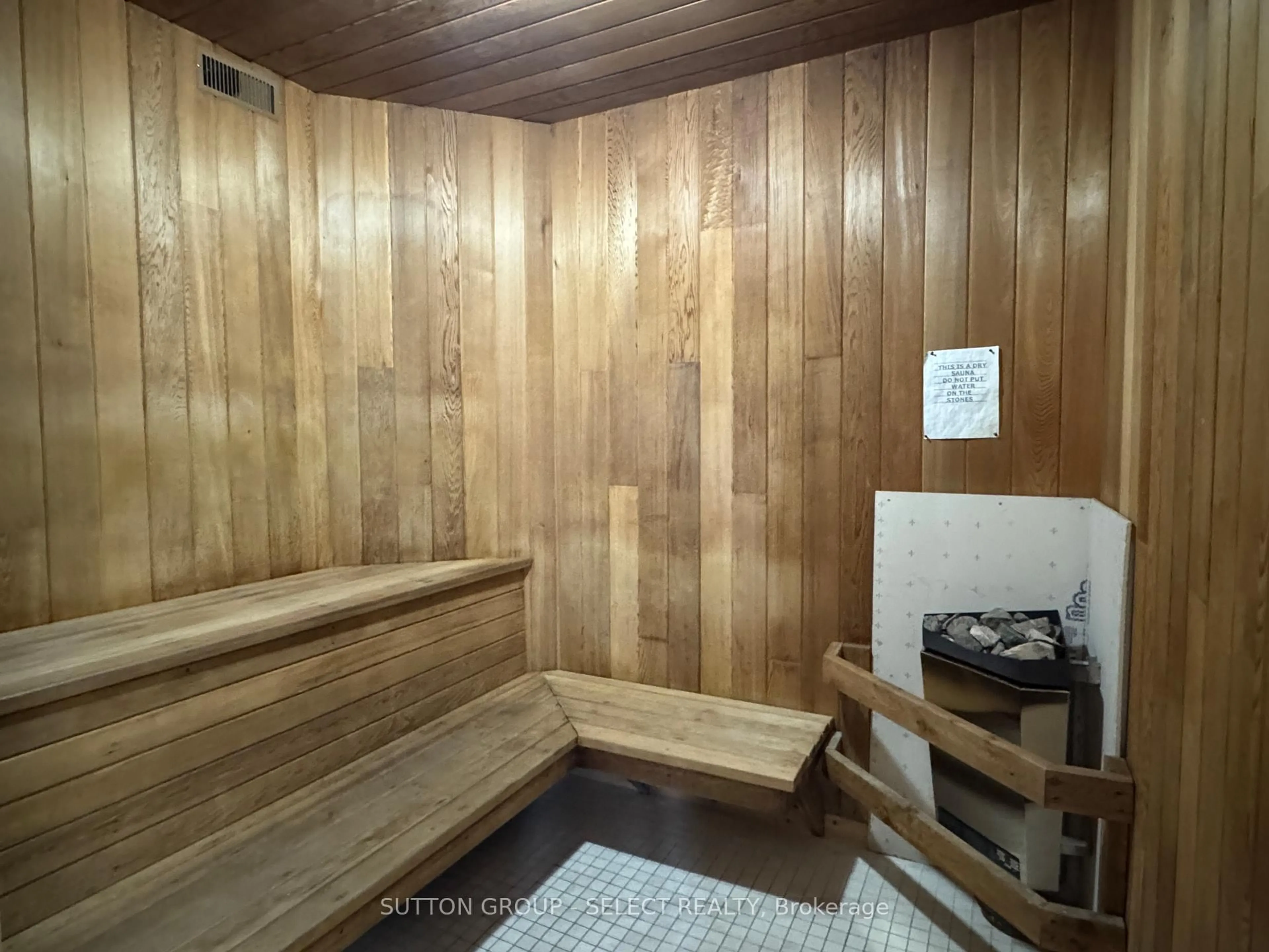 A pic of a room for 858 Commissioners Rd #906, London South Ontario N6C 5Y5