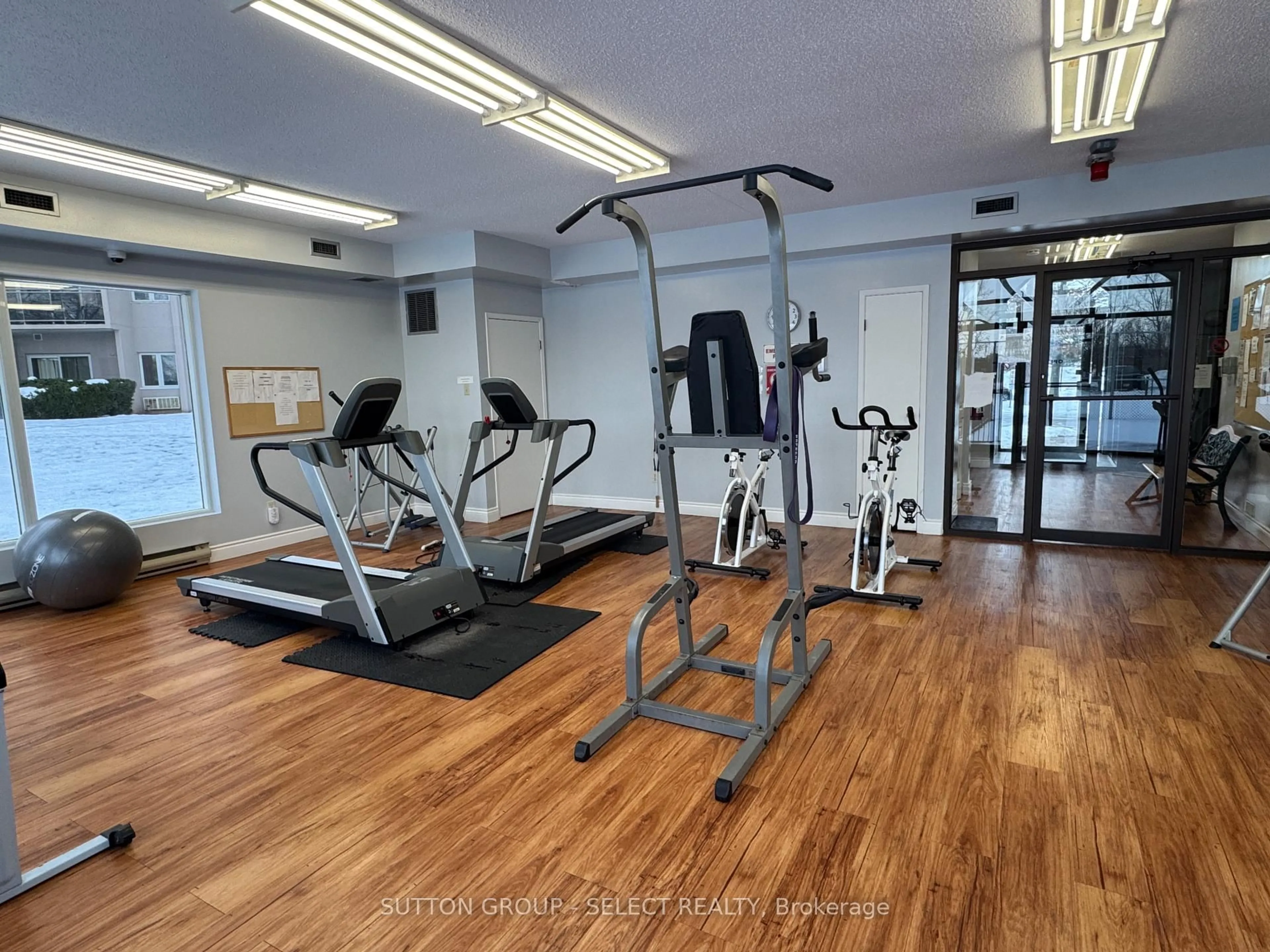 Gym or fitness room for 858 Commissioners Rd #906, London South Ontario N6C 5Y5