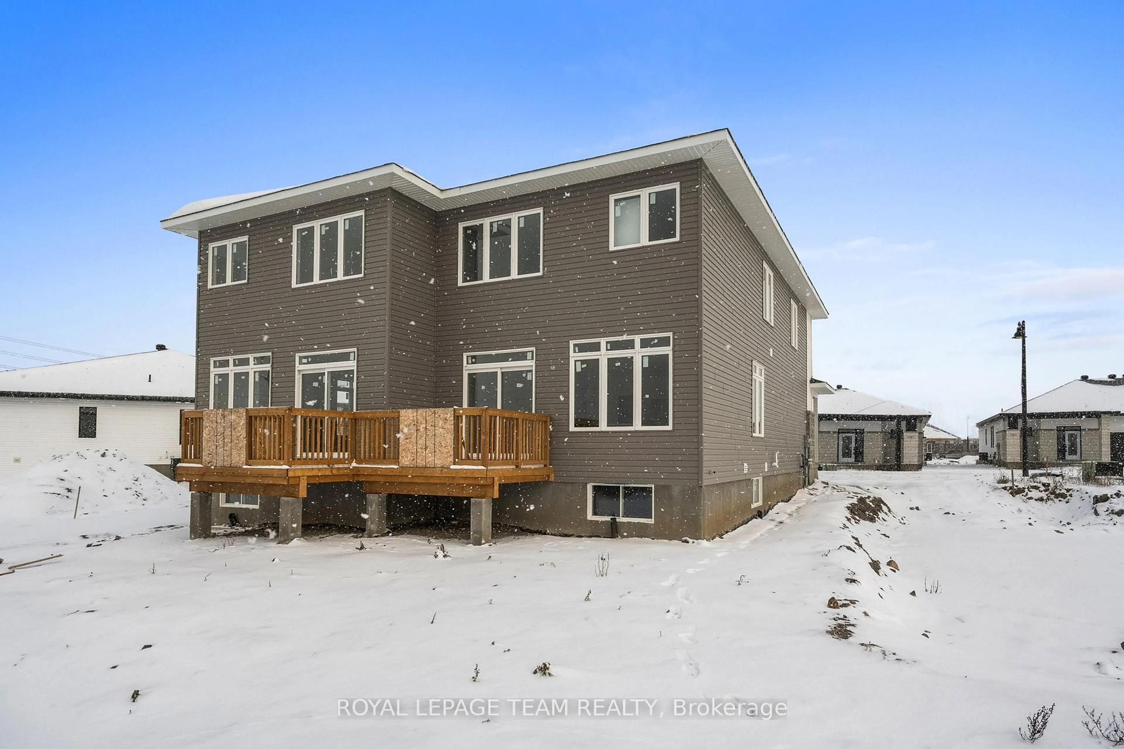 Unknown for 1064 Moore St, Brockville Ontario K6V 0H2