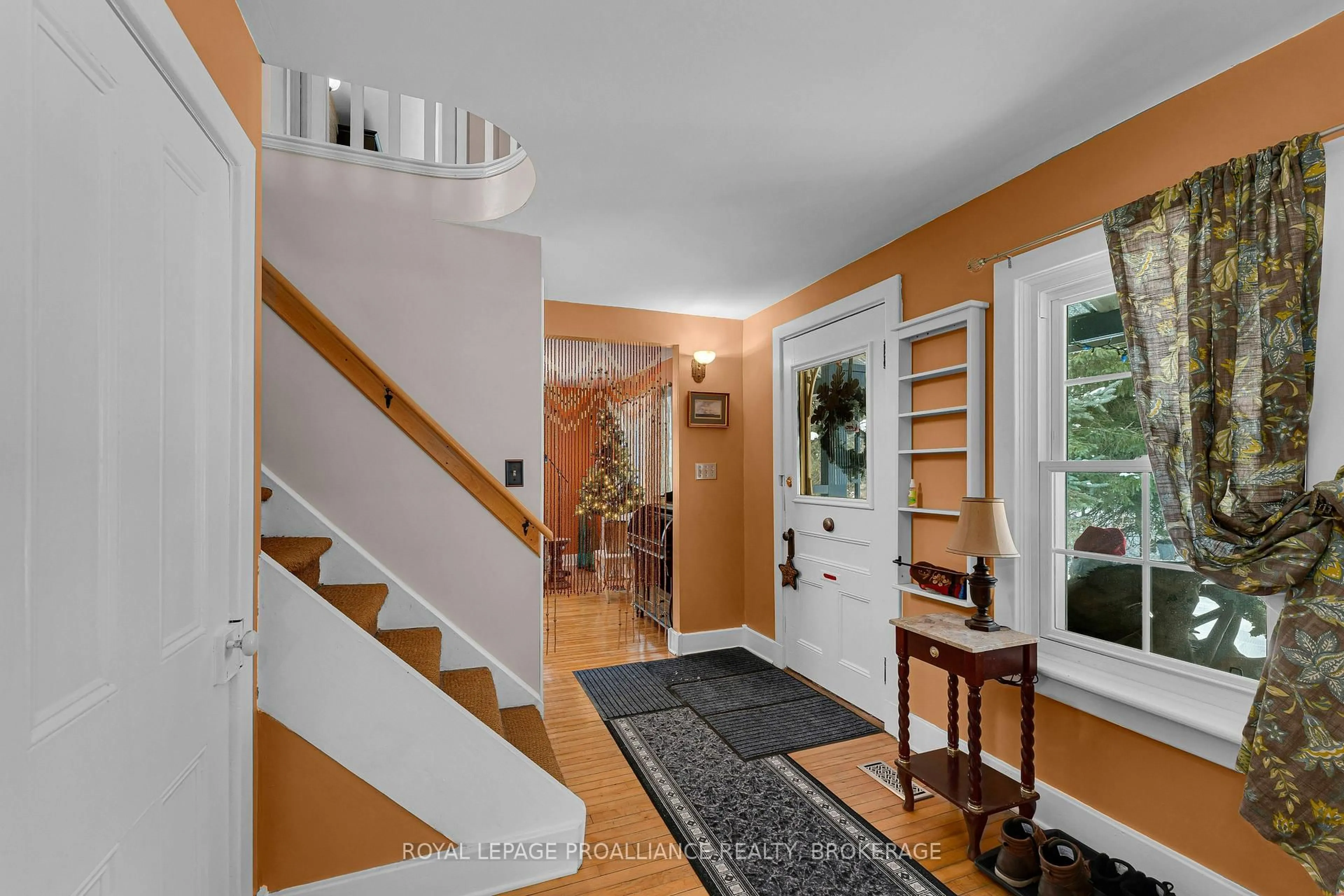 Indoor entryway for 6014 Main St, Verona Ontario K0H 2W0