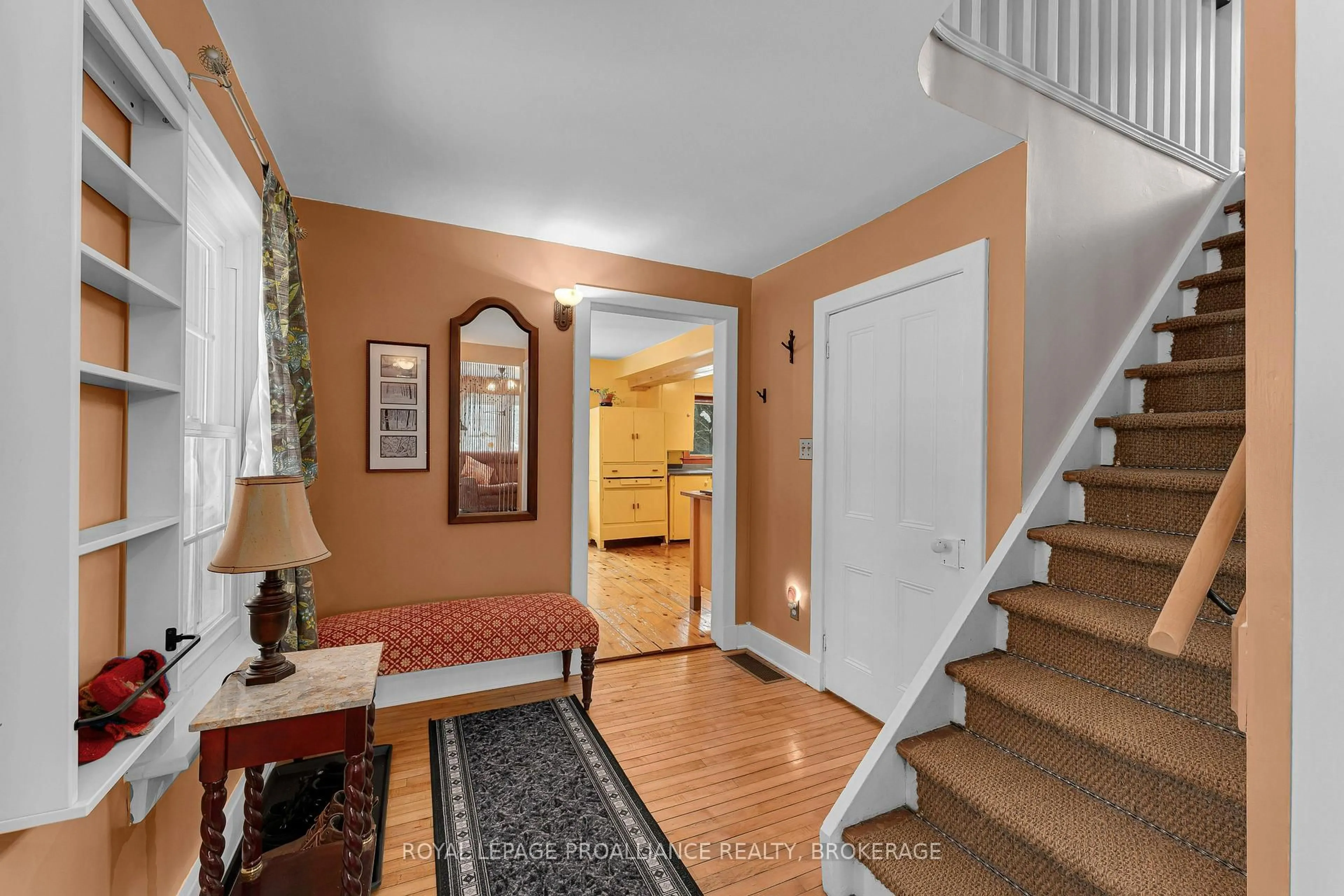 Indoor entryway for 6014 Main St, Verona Ontario K0H 2W0