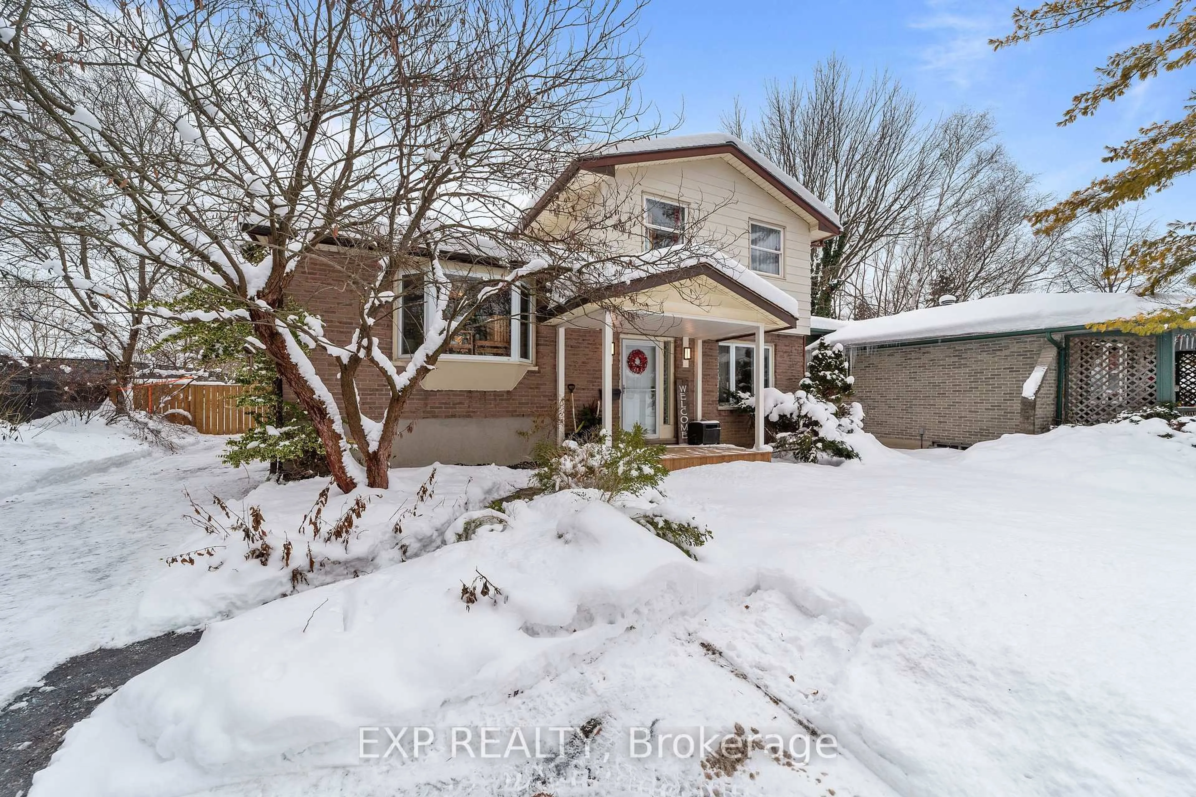 A pic from outside/outdoor area/front of a property/back of a property/a pic from drone, street for 667 Eden Ave, London South Ontario N6C 2Z8