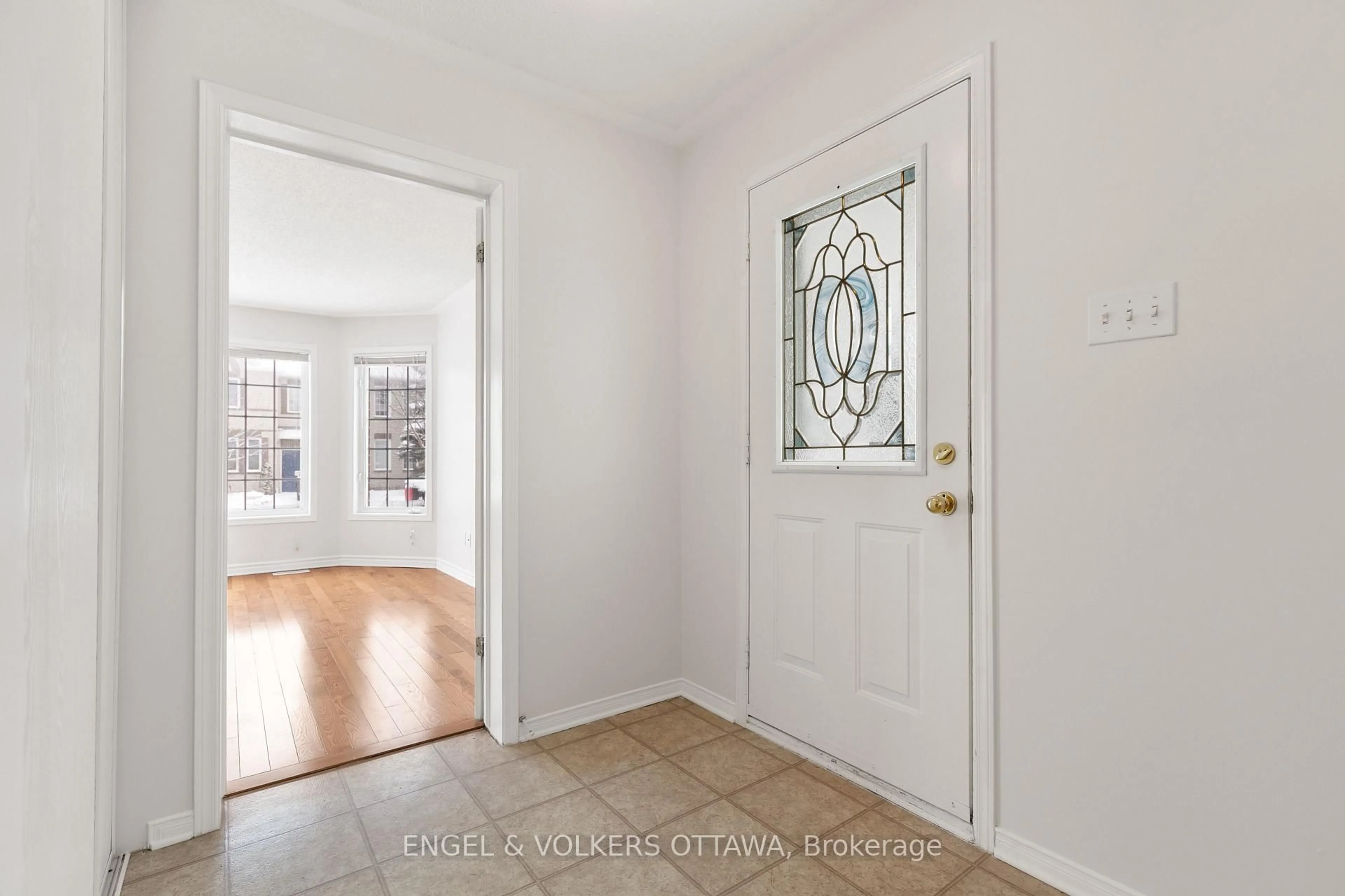 Indoor entryway for 14 Gatesbury St, Ottawa Ontario K2J 4X5