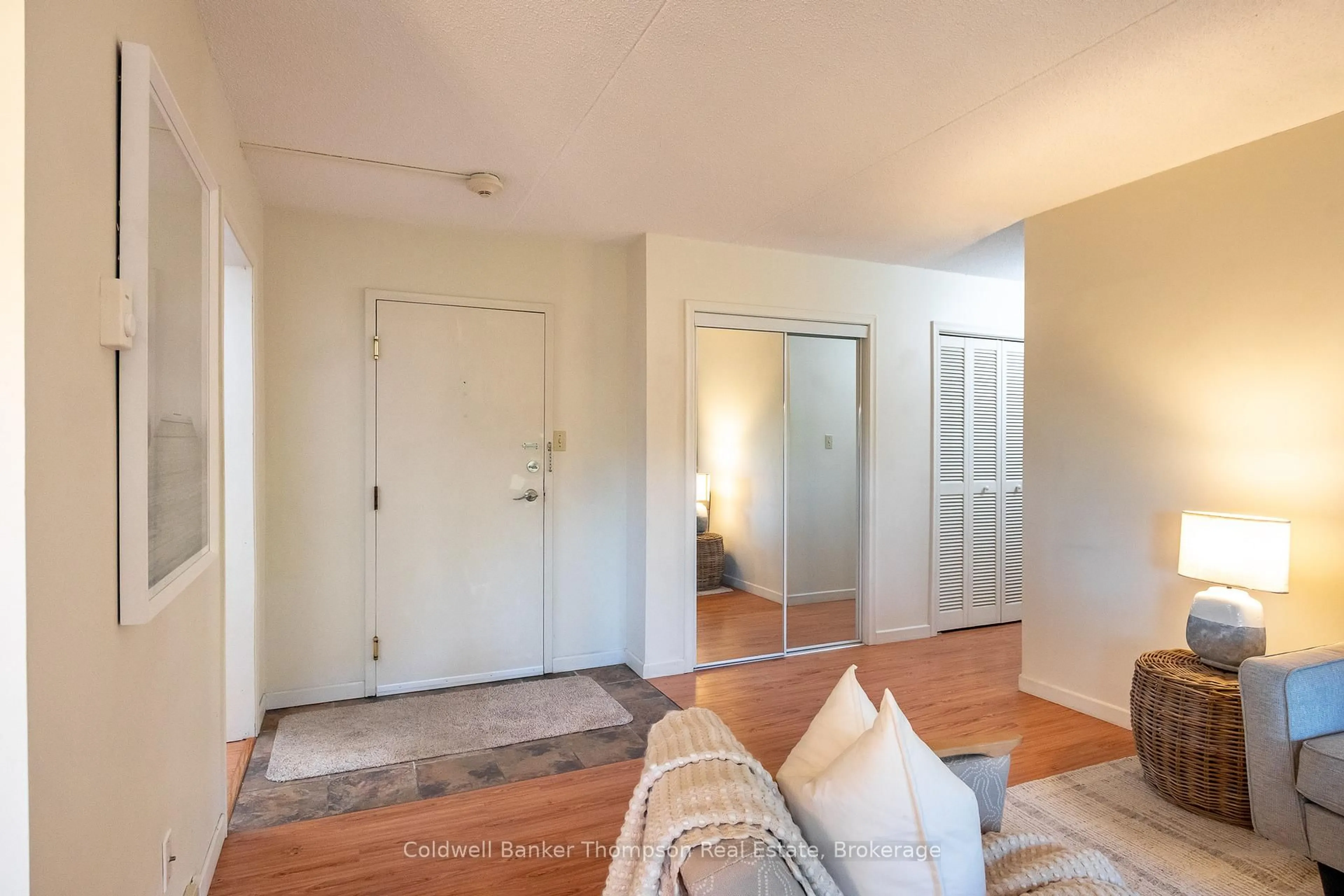 Indoor entryway for 26 Herman Ave #22, Huntsville Ontario P1H 1J6