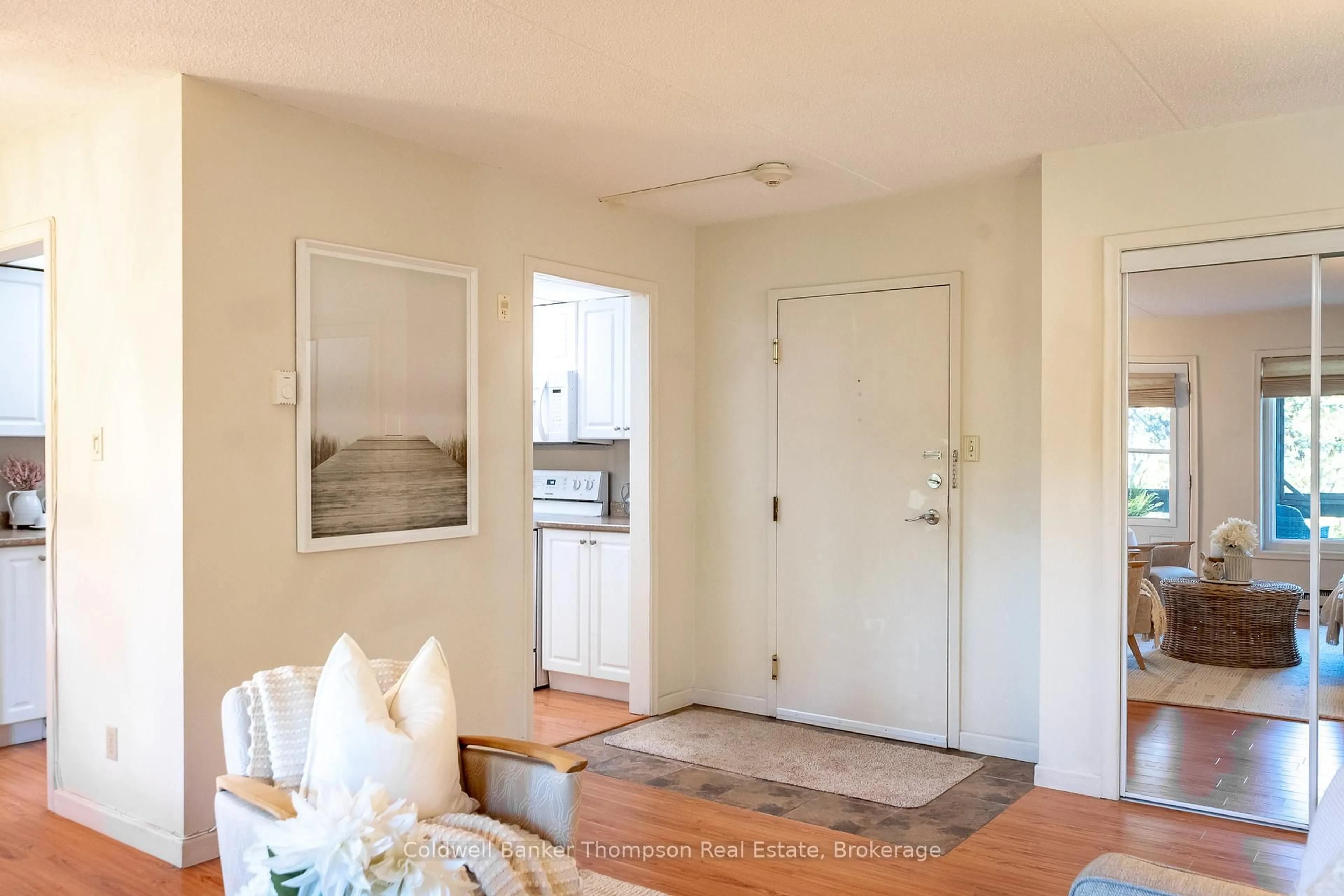 Indoor entryway for 26 Herman Ave #22, Huntsville Ontario P1H 1J6