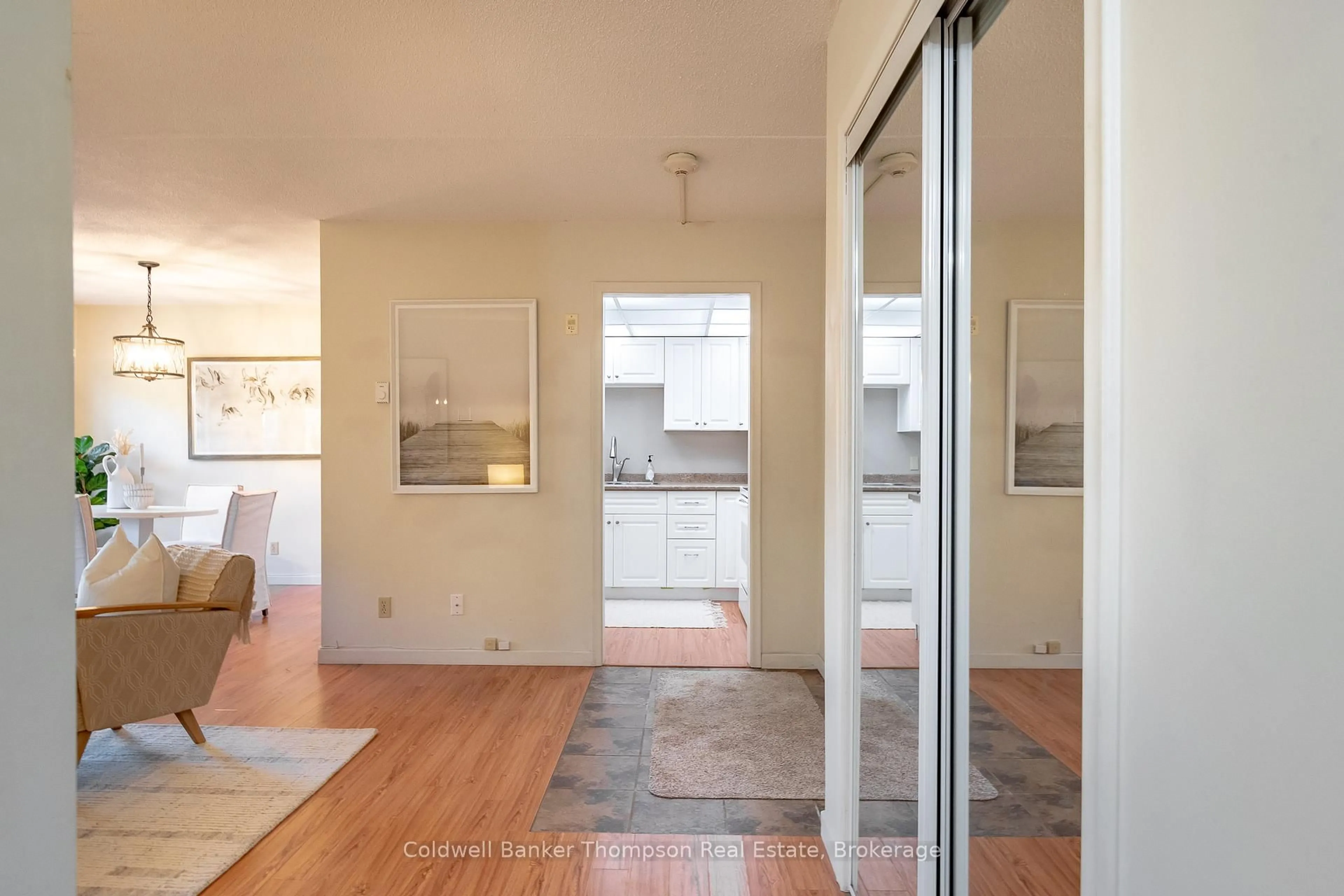 Indoor entryway for 26 Herman Ave #22, Huntsville Ontario P1H 1J6