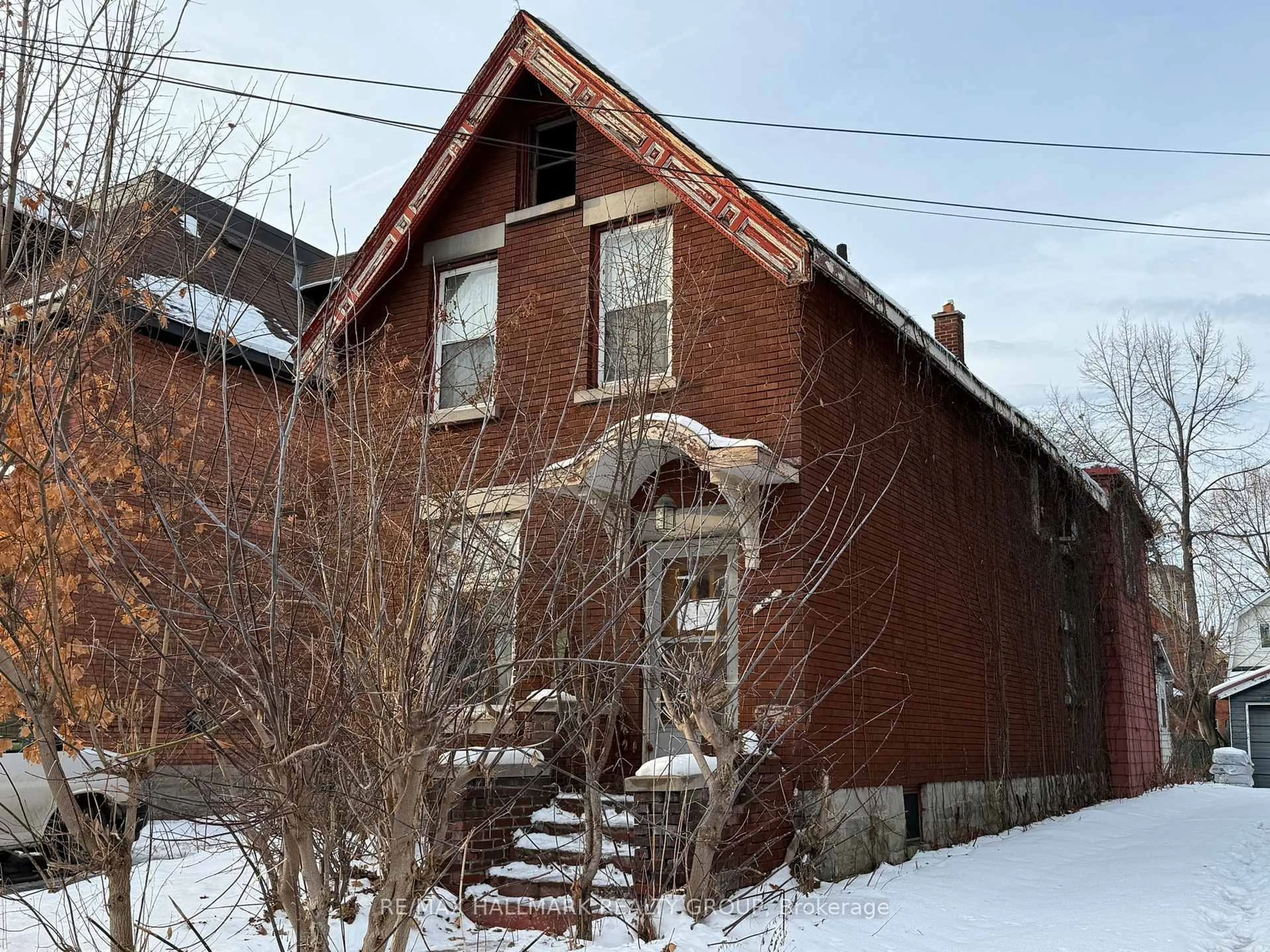Home with brick exterior material, street for 25 Third Ave, Ottawa Ontario K1S 2J5