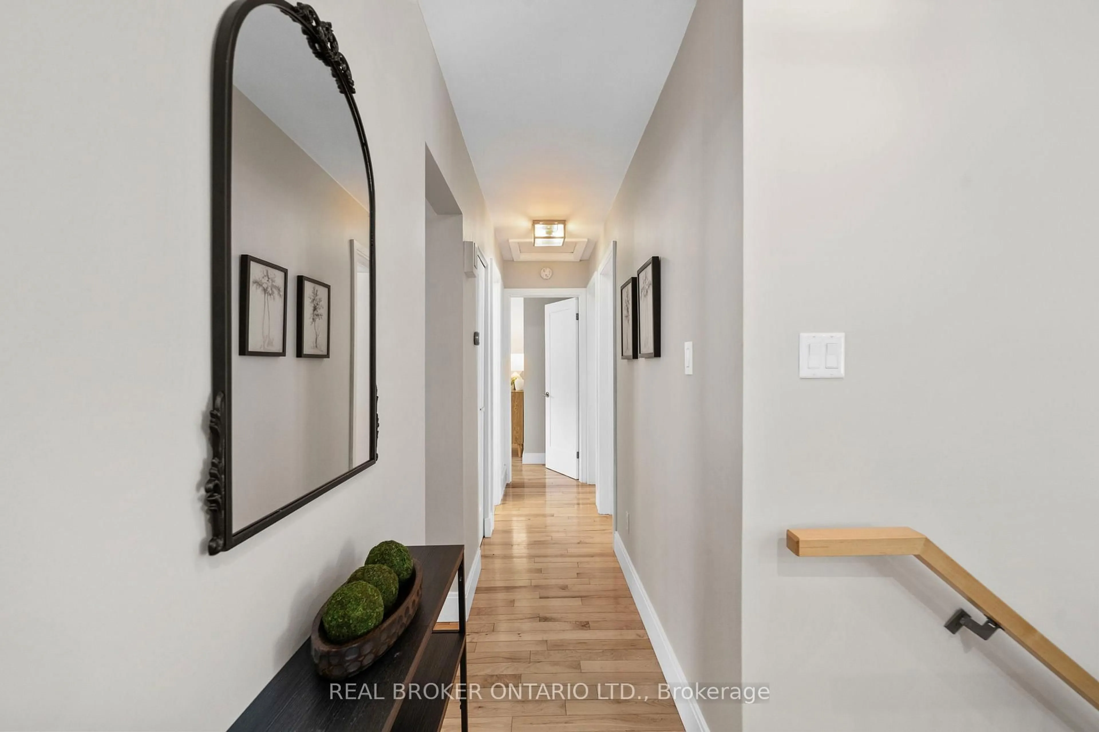Indoor entryway for 190 Winston Blvd, Cambridge Ontario N3C 1M3