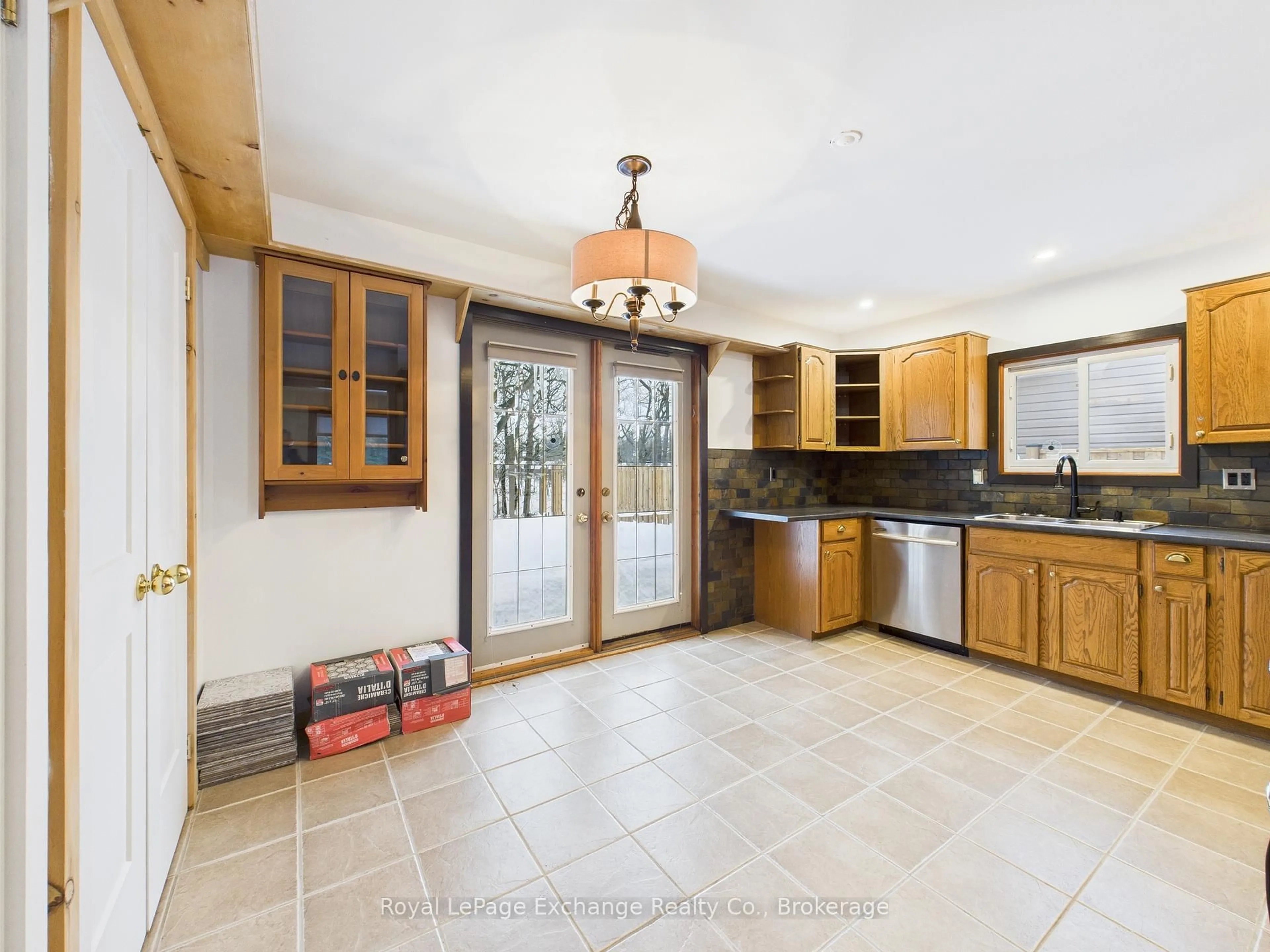 Open concept kitchen, ceramic/tile floor for 673 Scott St, Kincardine Ontario N2Z 1T2
