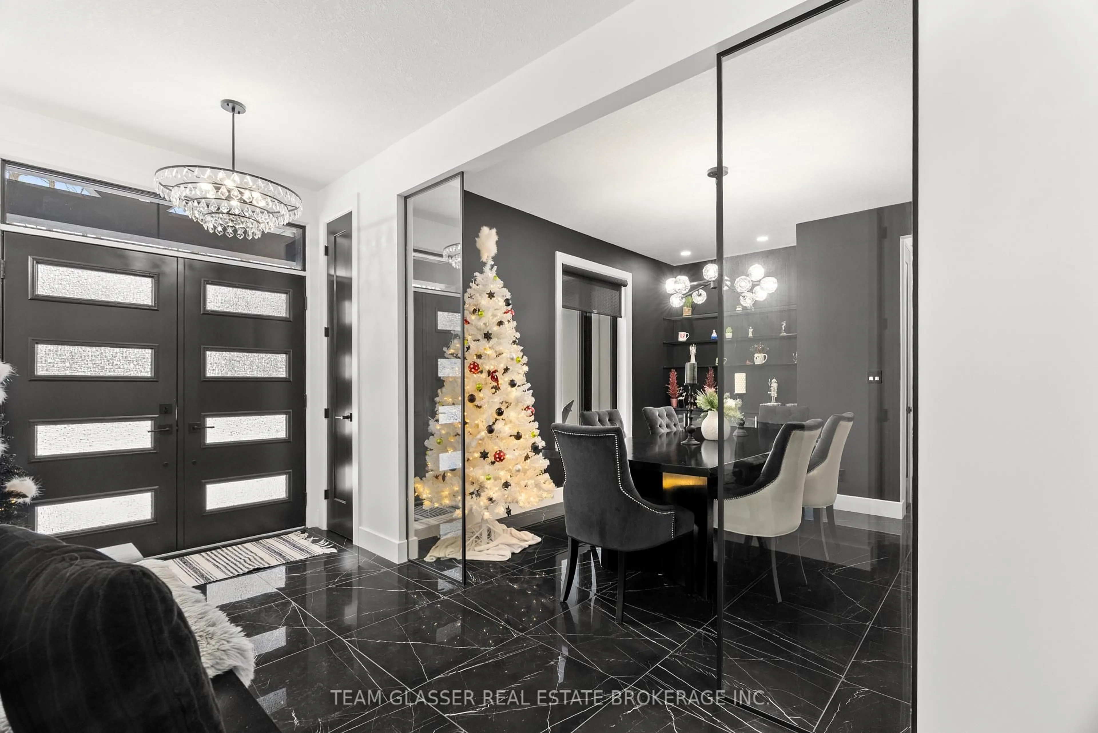 Dining room, ceramic/tile floor for 10143 Pinery Bluffs Rd, Lambton Shores Ontario N0M 1T0