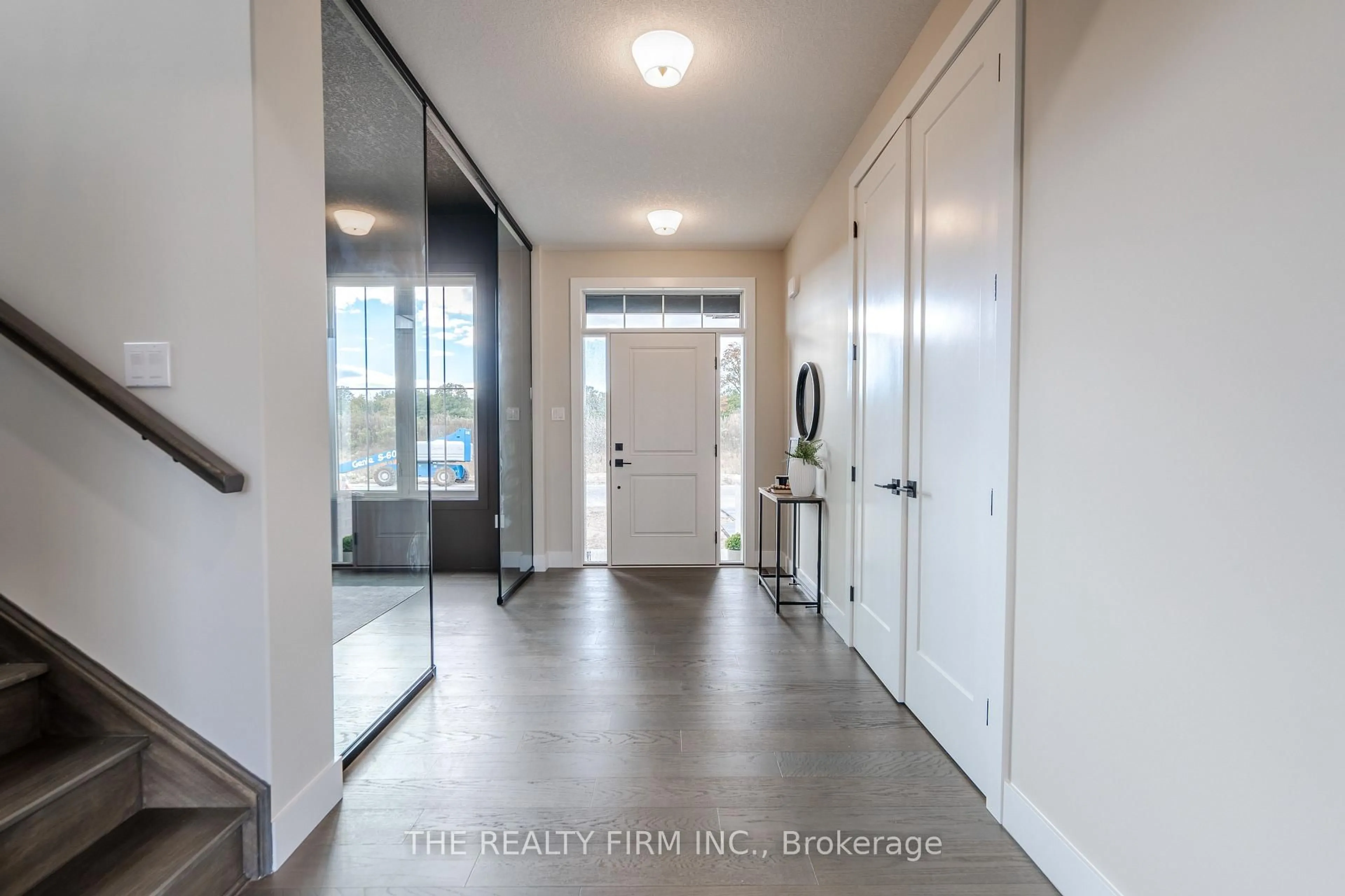 Indoor entryway for 158 Harvest Lane, Thames Centre Ontario N0L 1G2