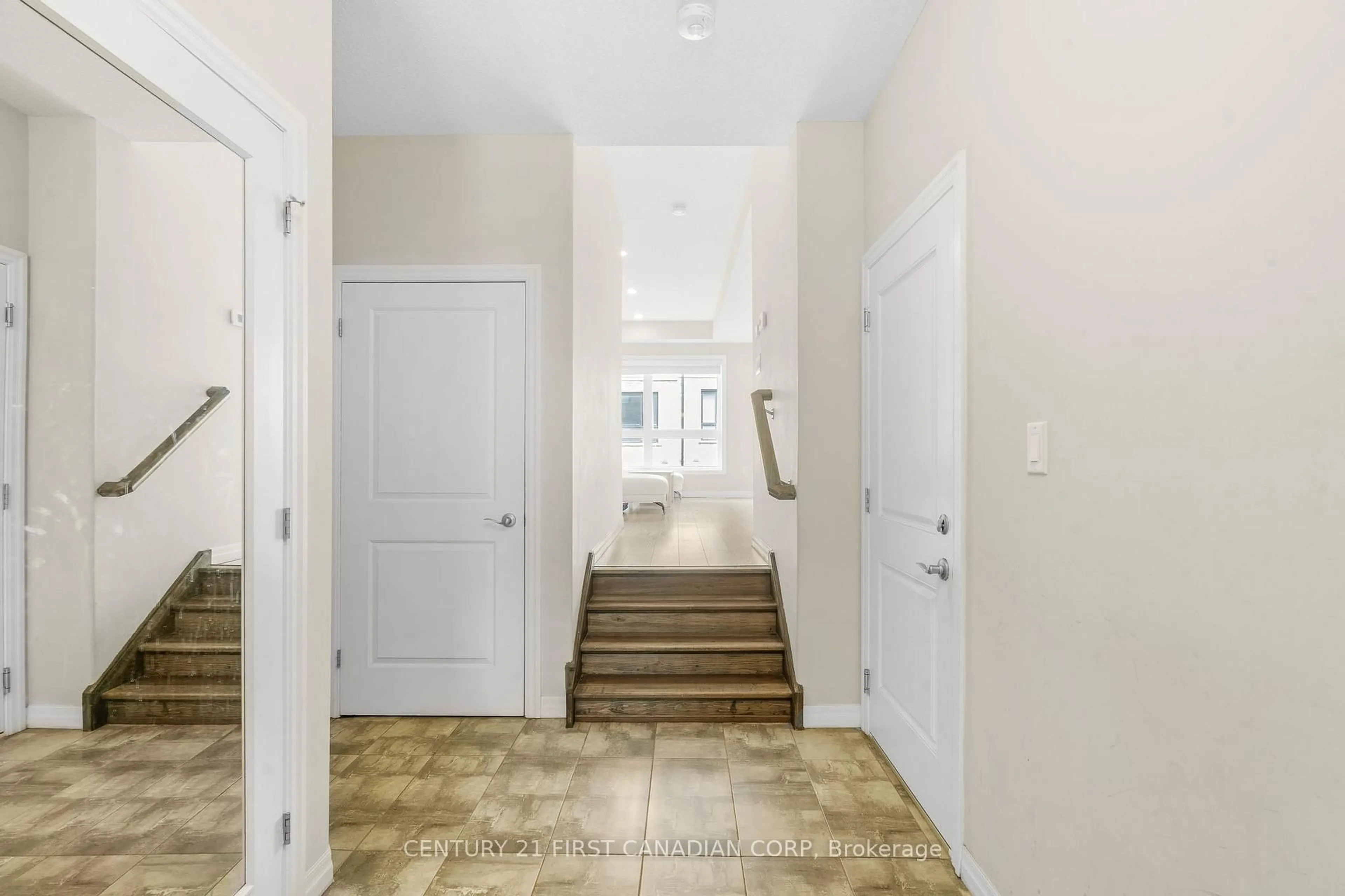 Indoor entryway for 811 Sarnia Rd #56, London North Ontario N6H 0K3