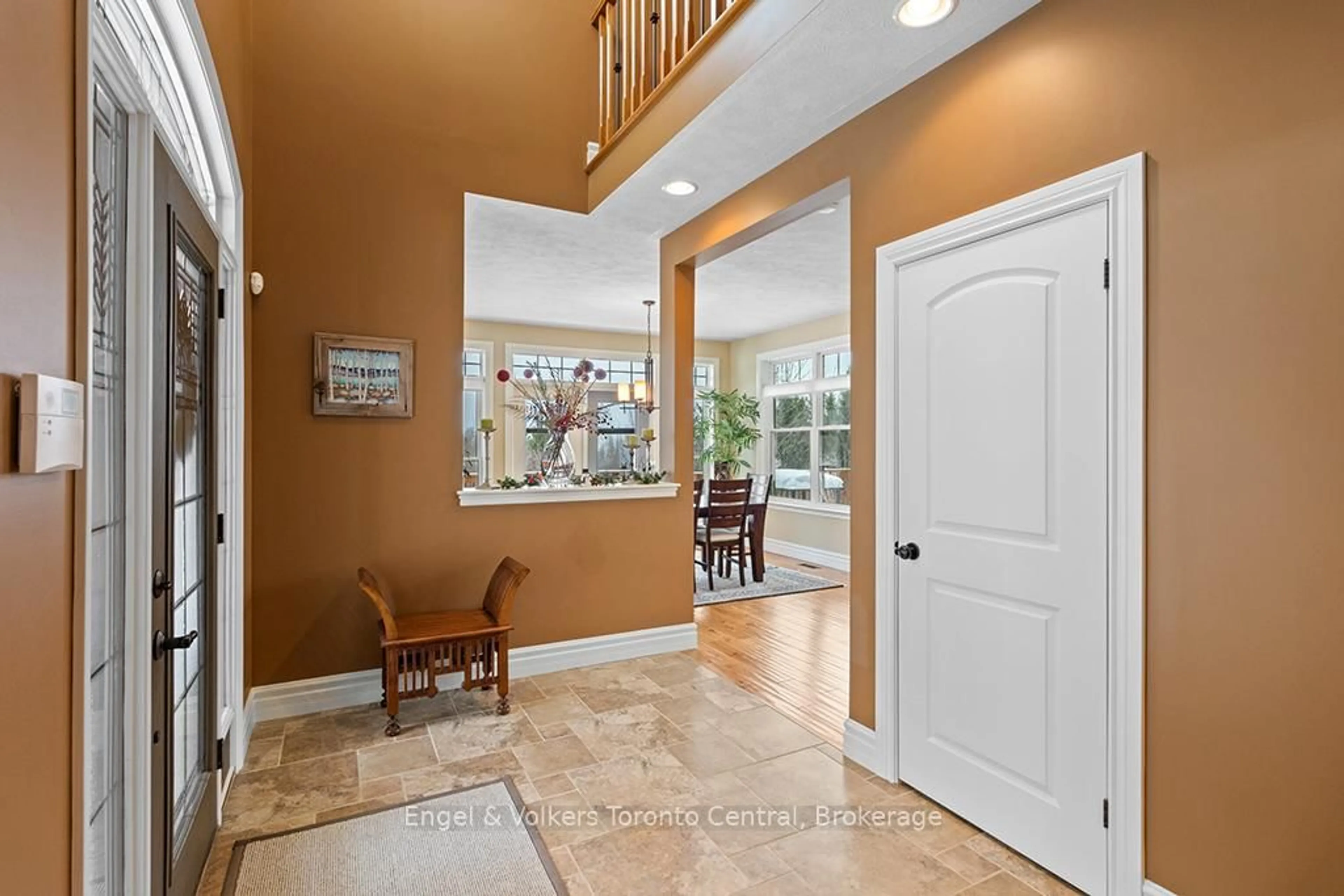 Indoor entryway for 193 Alta Rd, Blue Mountains Ontario L9Y 0T2