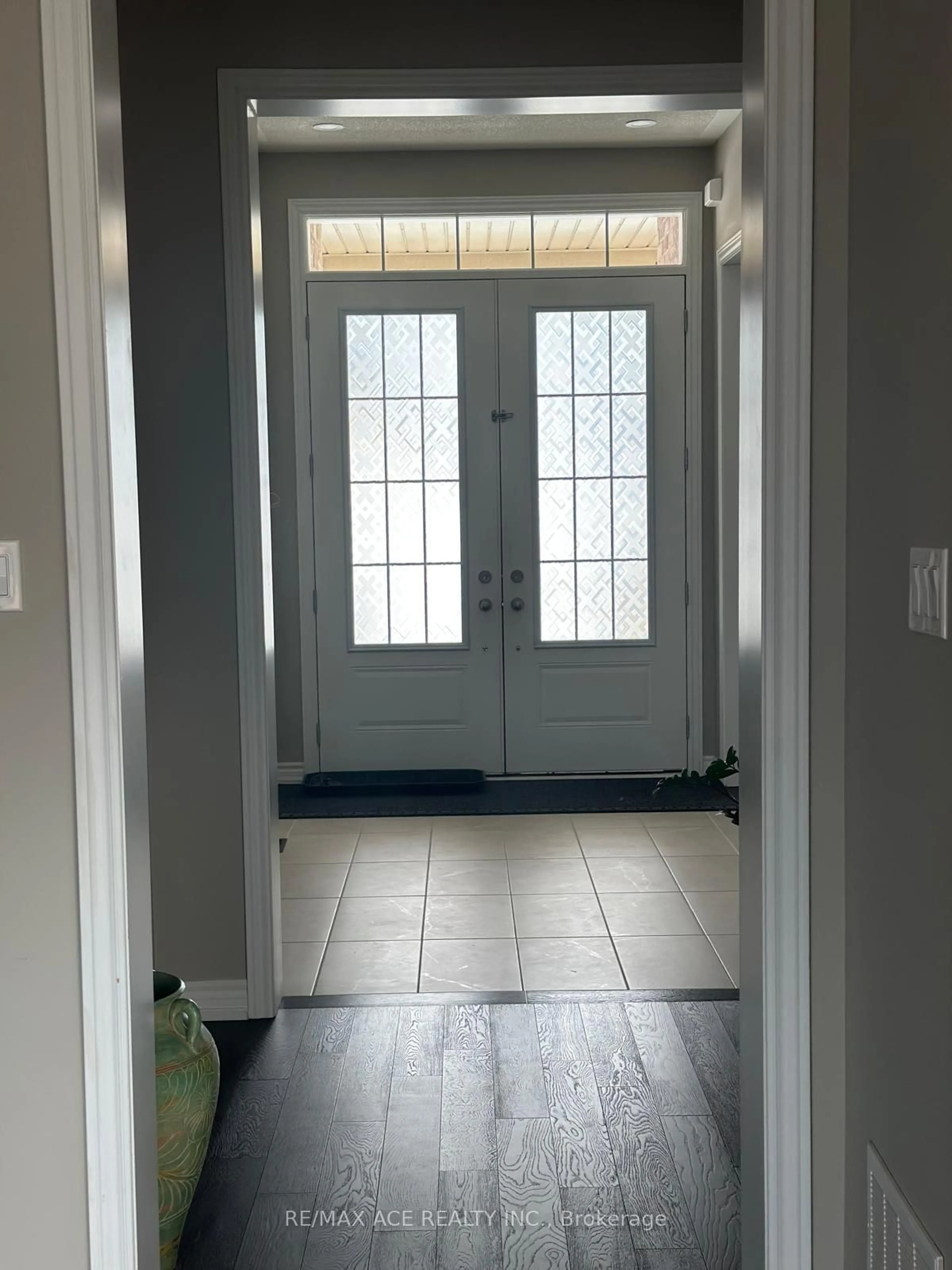 Indoor entryway for 50 Golden Meadows Dr, Otonabee-South Monaghan Ontario K9J 0K8