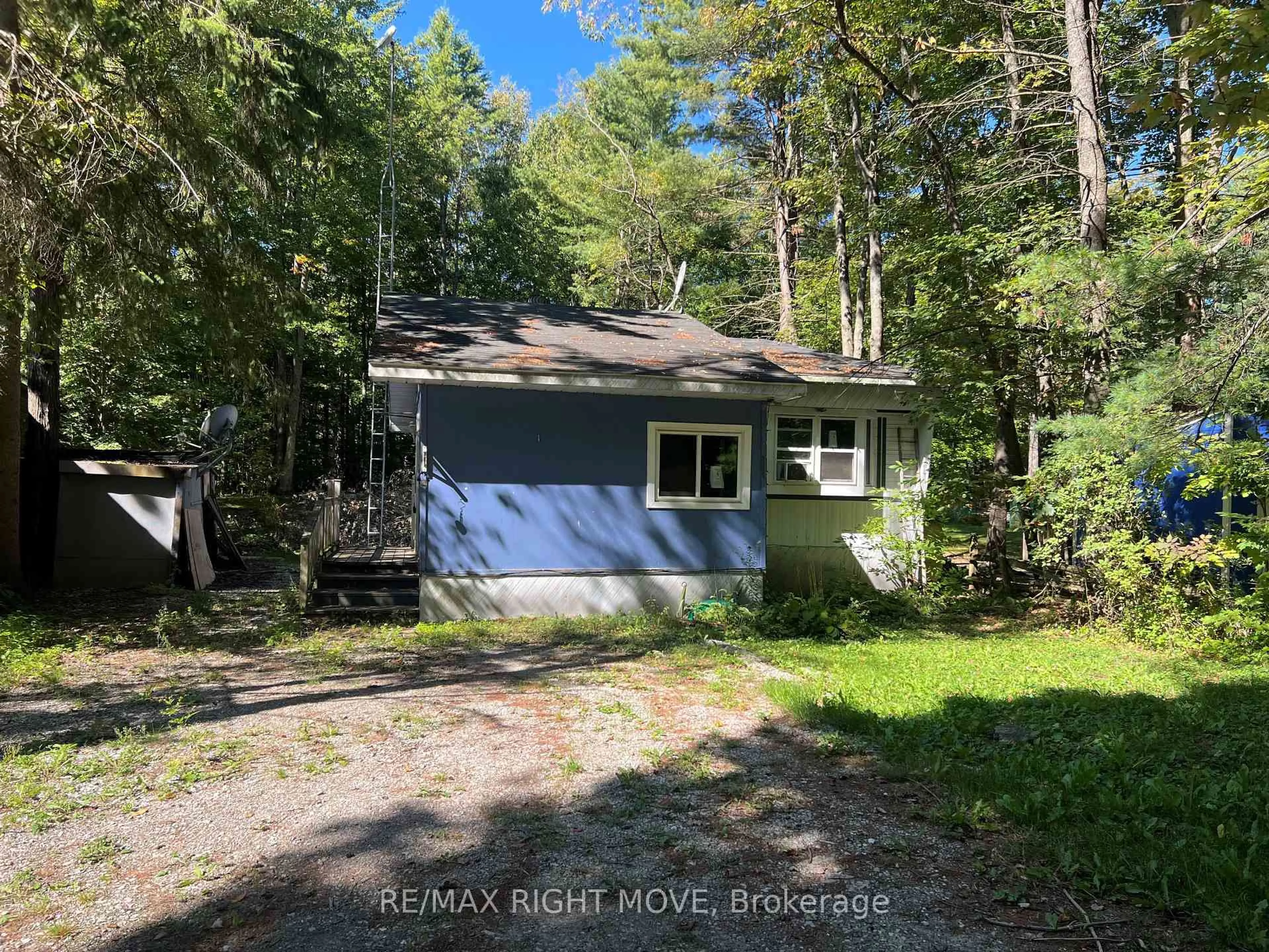 A pic from outside/outdoor area/front of a property/back of a property/a pic from drone, forest/trees view for 1052 4 Seasons Rd, Gravenhurst Ontario P0E 1N0