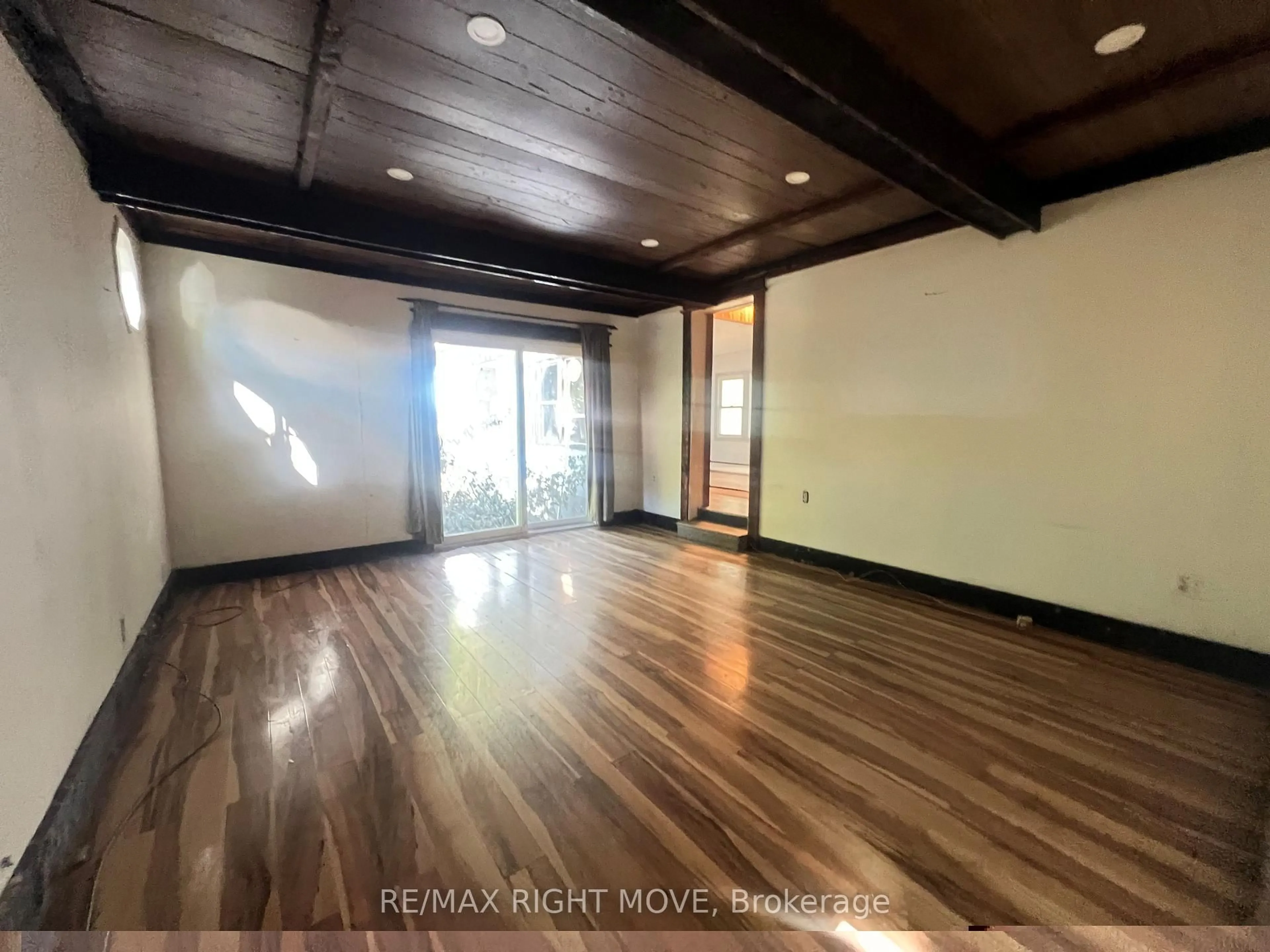 A pic of a room for 1052 4 Seasons Rd, Gravenhurst Ontario P0E 1N0