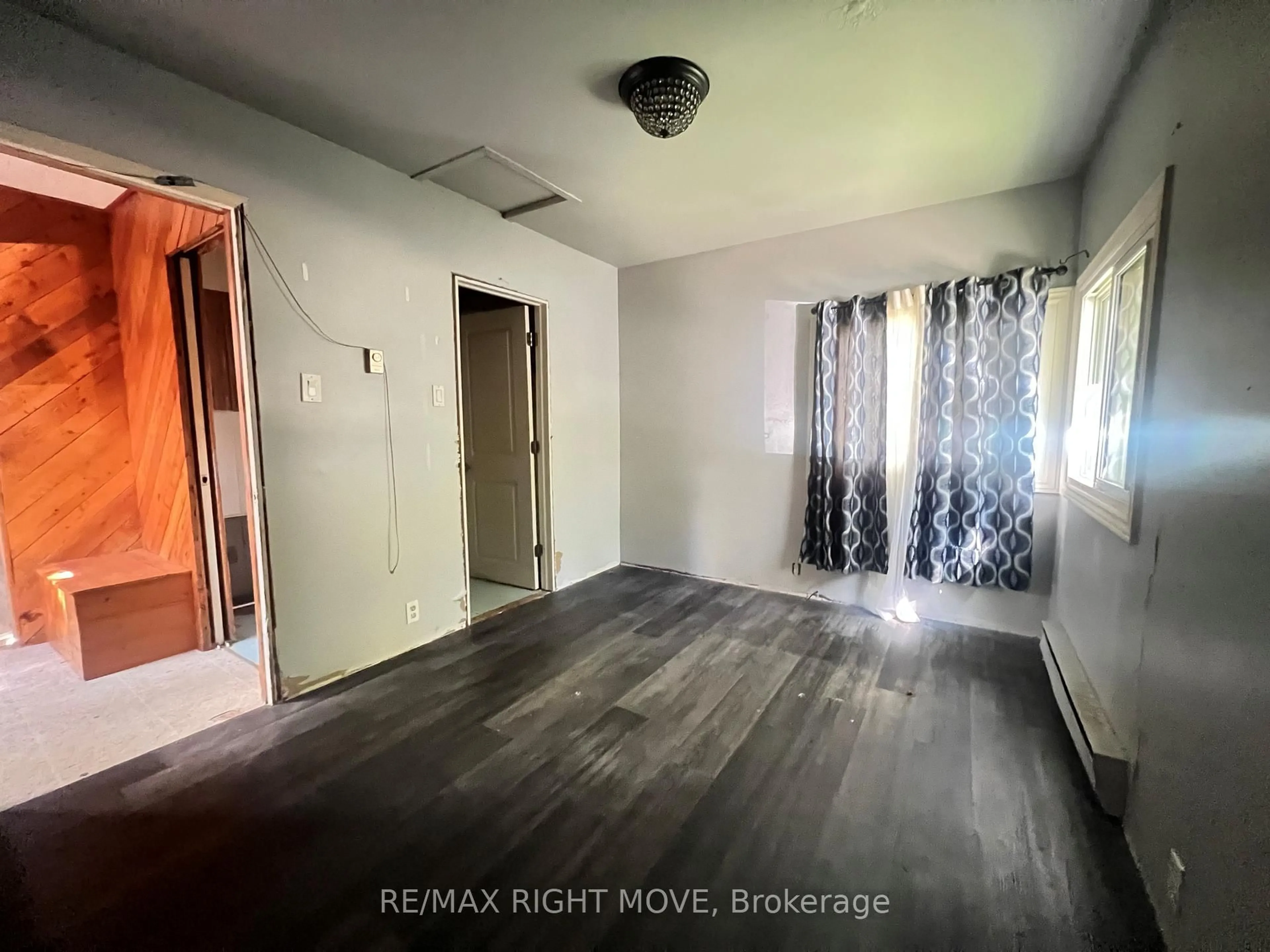 A pic of a room for 1052 4 Seasons Rd, Gravenhurst Ontario P0E 1N0