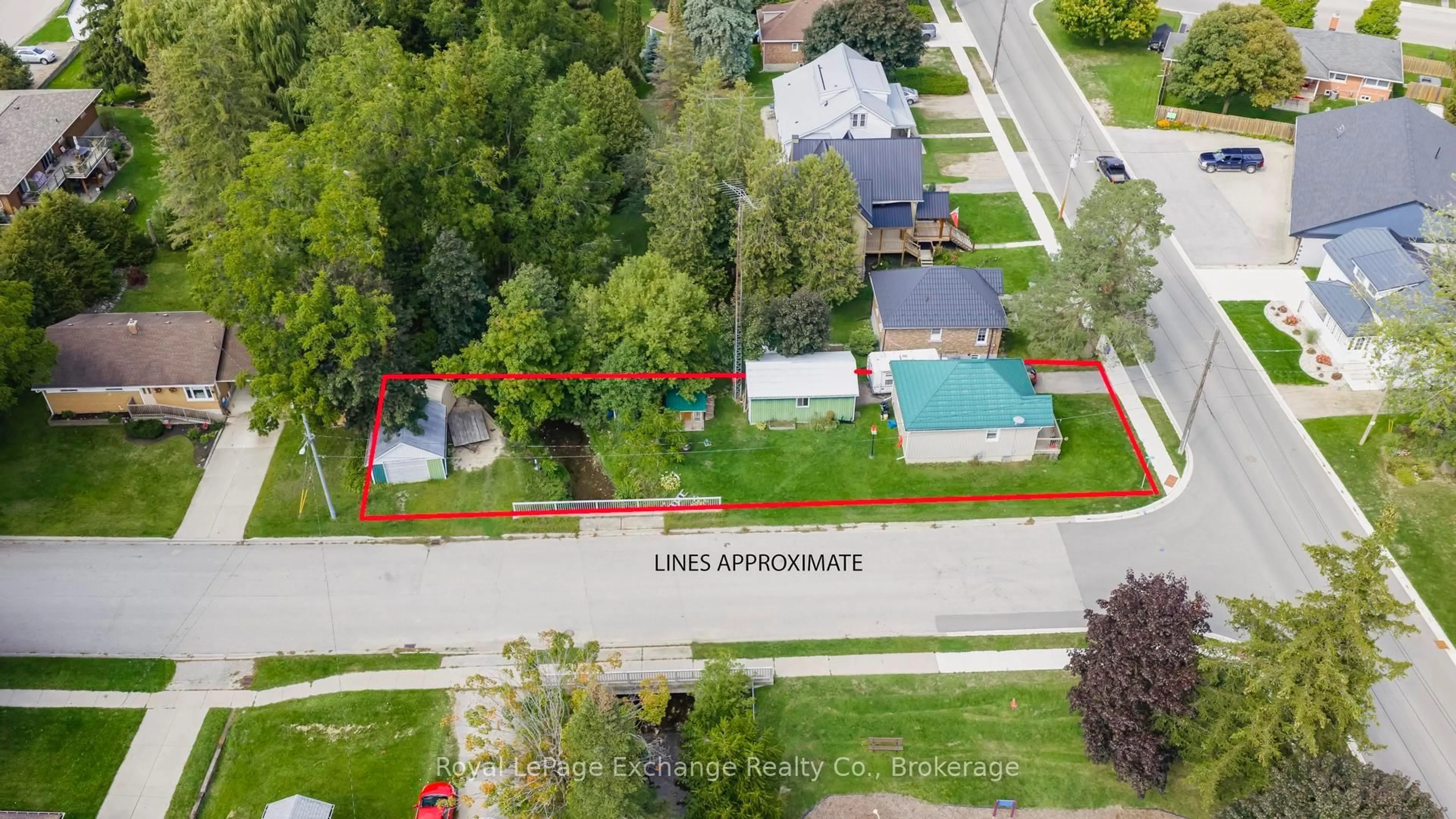A pic from outside/outdoor area/front of a property/back of a property/a pic from drone, street for 127 Yonge St, Brockton Ontario N0G 2V0