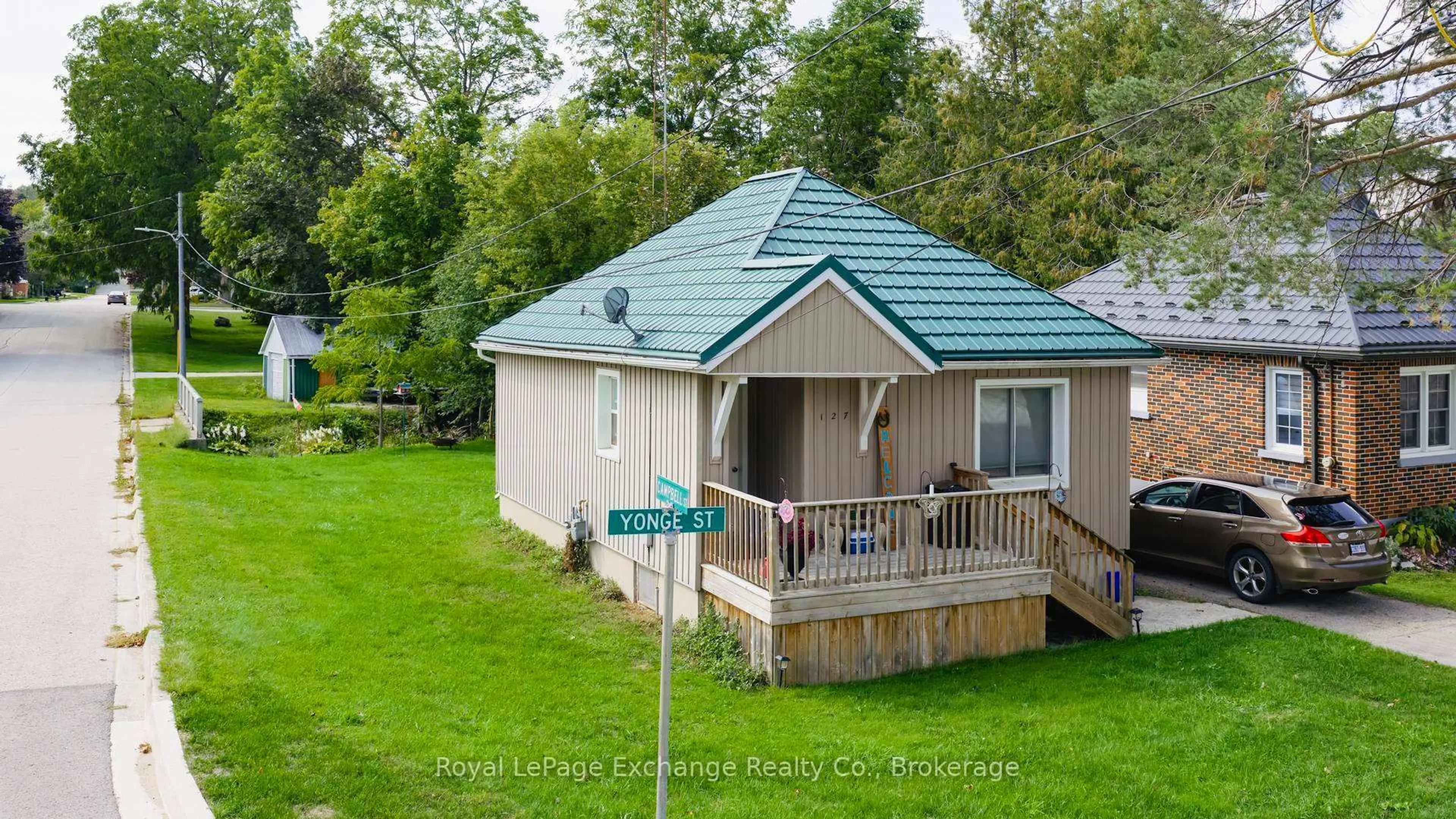 A pic from outside/outdoor area/front of a property/back of a property/a pic from drone, unknown for 127 Yonge St, Brockton Ontario N0G 2V0