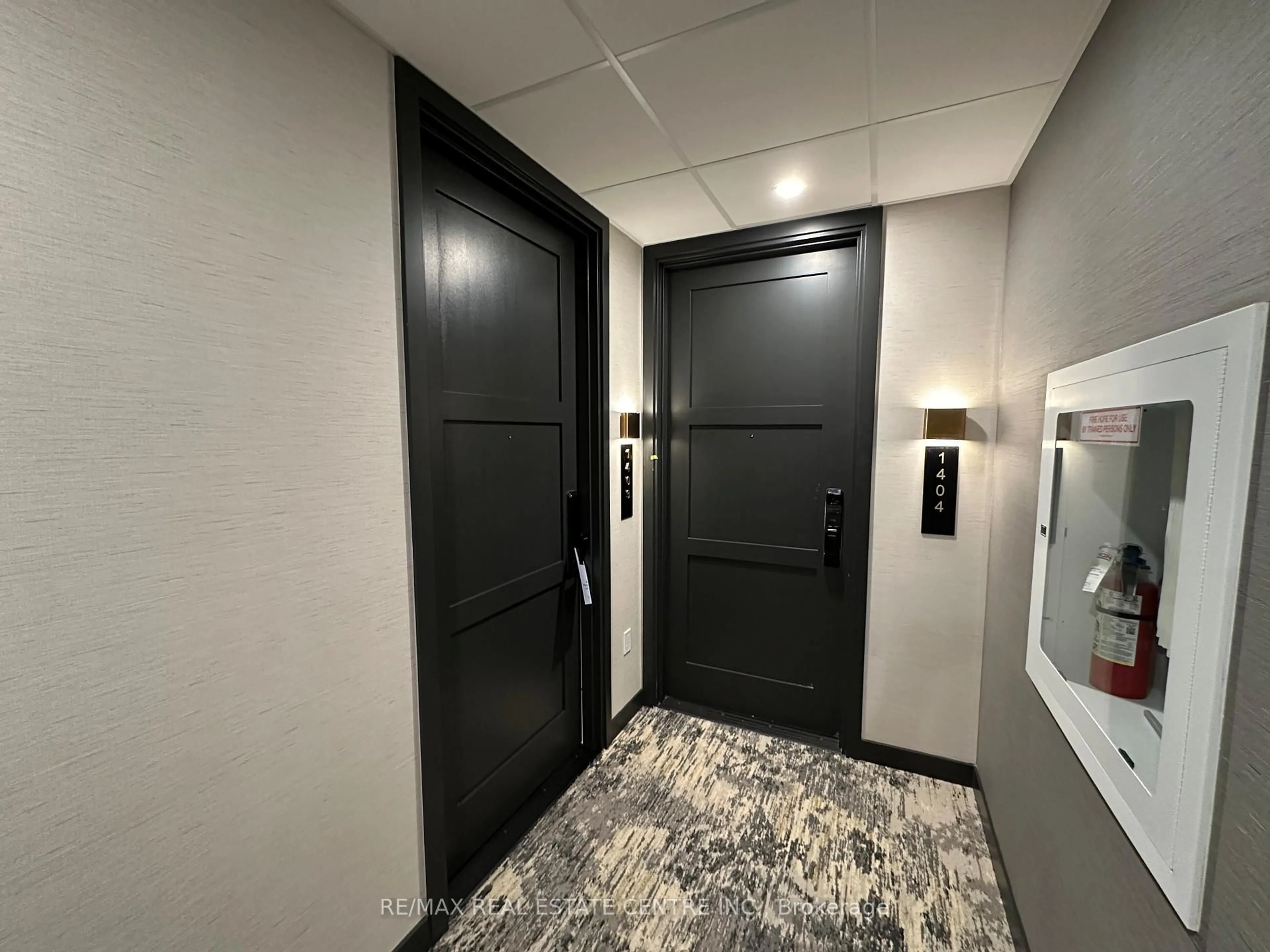 Indoor foyer for 93 Arthur St #1403, Guelph Ontario N1E 0T3