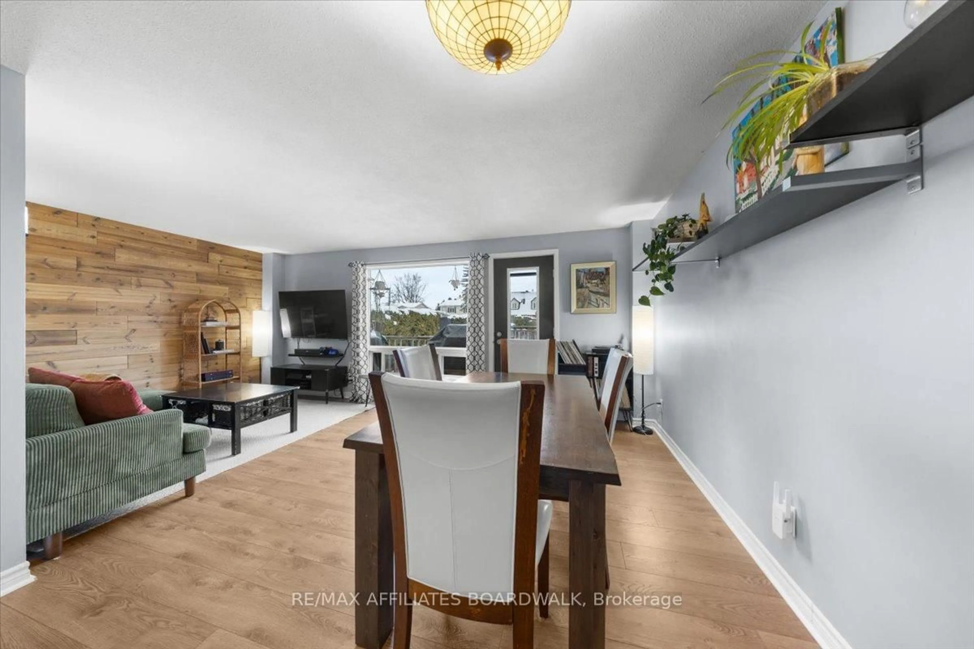 Dining room, wood/laminate floor for 1146 Grenoble Cres, Ottawa Ontario K1C 2C6