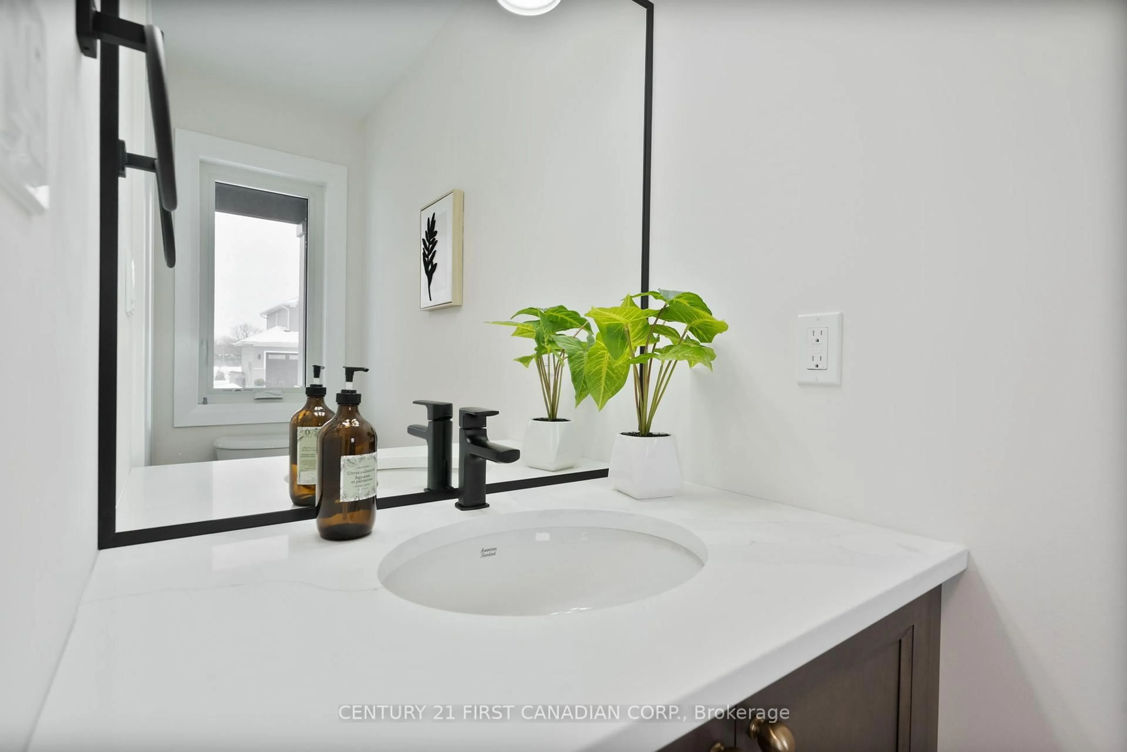 Contemporary bathroom, ceramic/tile floor for 64 Postma Cres, North Middlesex Ontario N0M 1A0