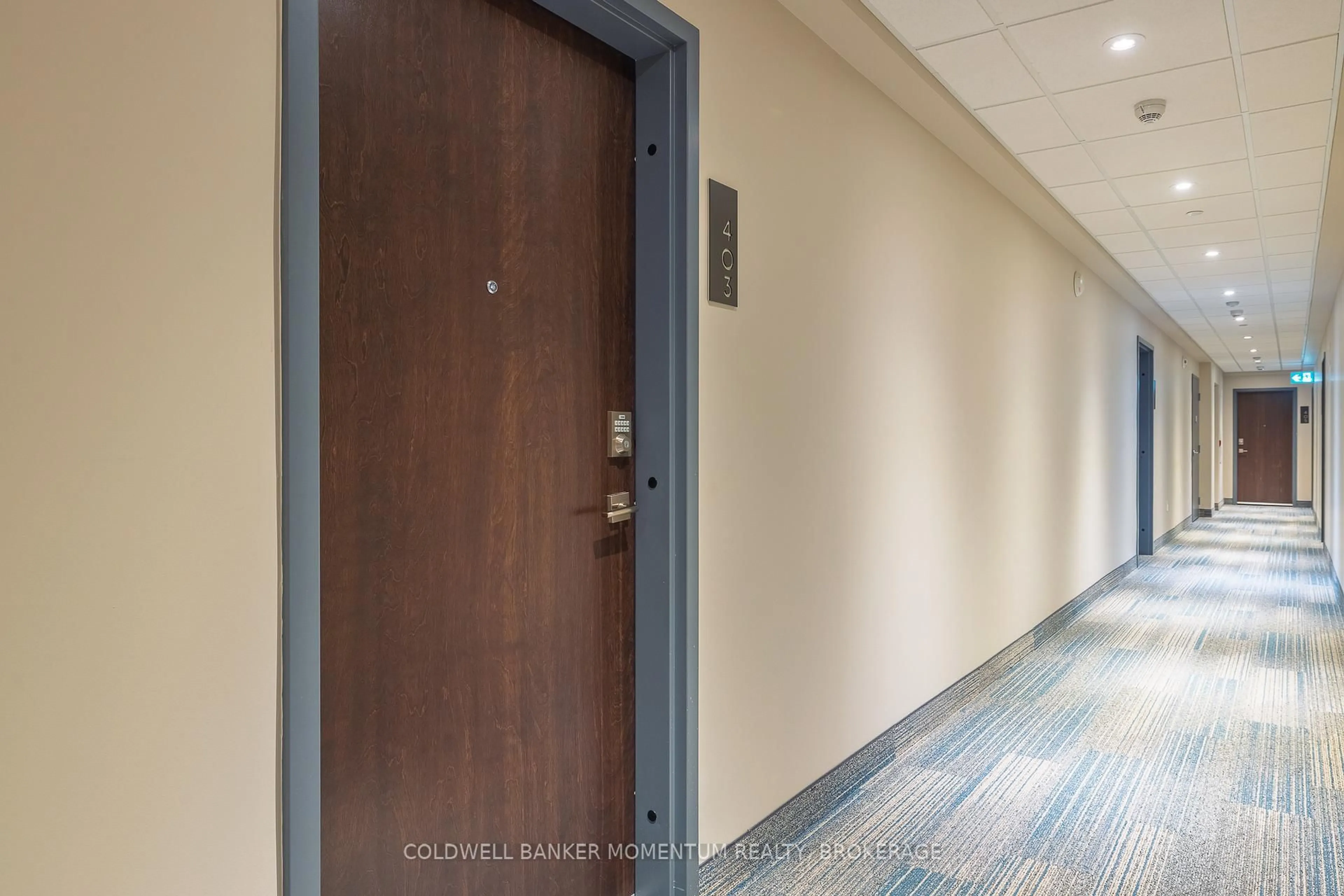 Indoor foyer for 118 West St #403, Port Colborne Ontario L3K 0B9