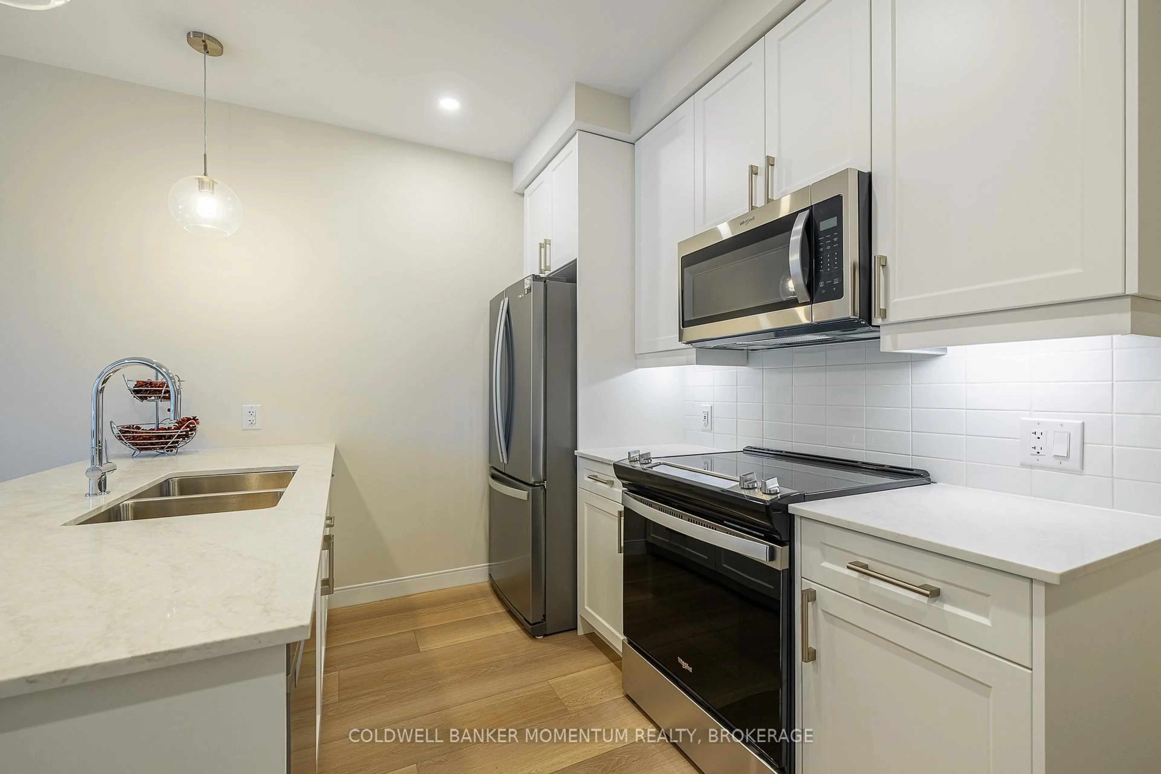 Standard kitchen, unknown for 118 West St #403, Port Colborne Ontario L3K 0B9