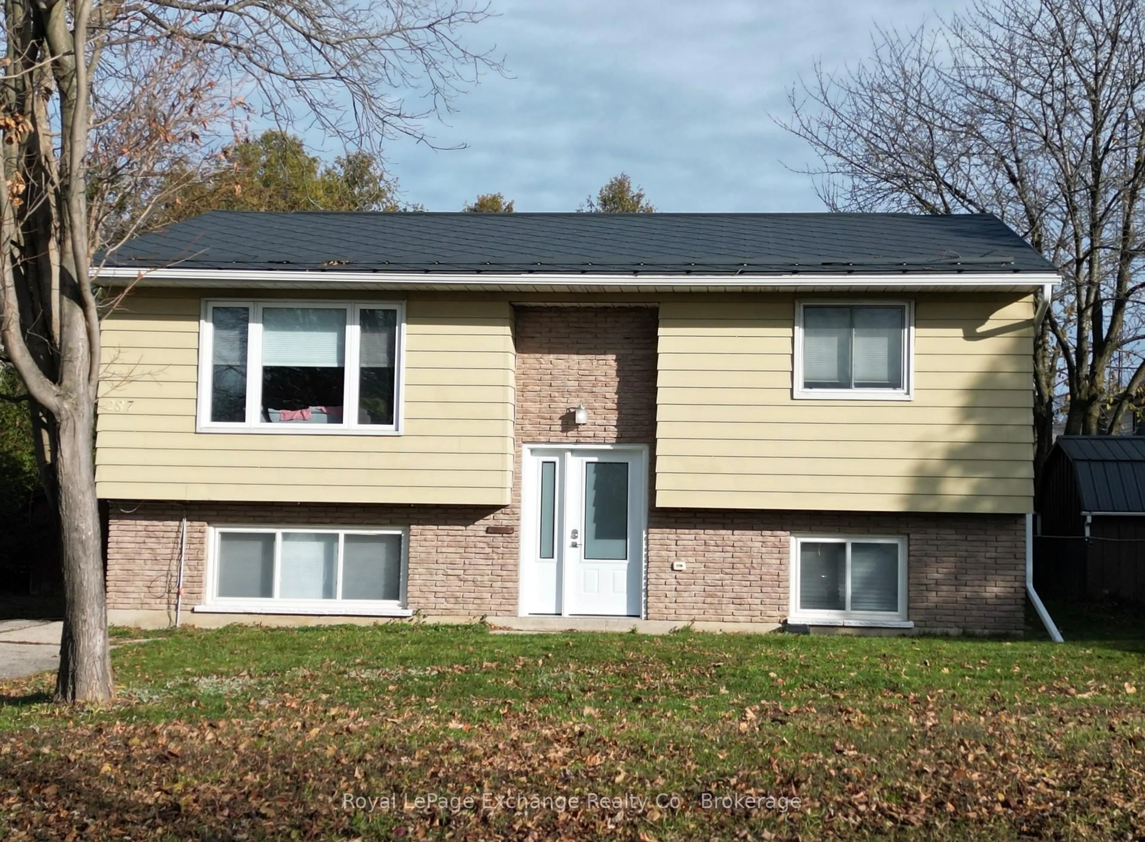 Home with vinyl exterior material, street for 287 Kingsway St, Kincardine Ontario N2Z 1G3