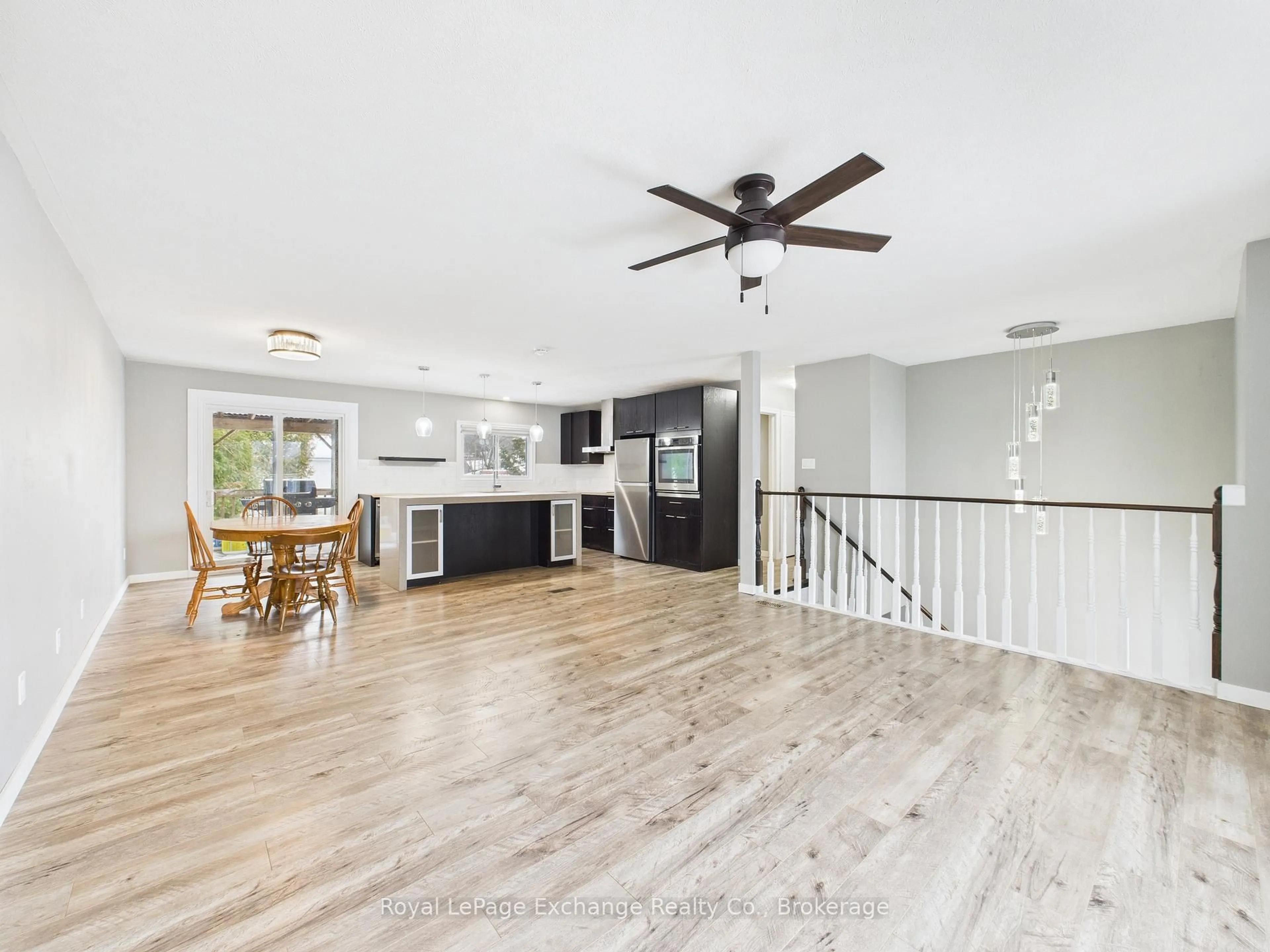 Open concept kitchen, unknown for 287 Kingsway St, Kincardine Ontario N2Z 1G3