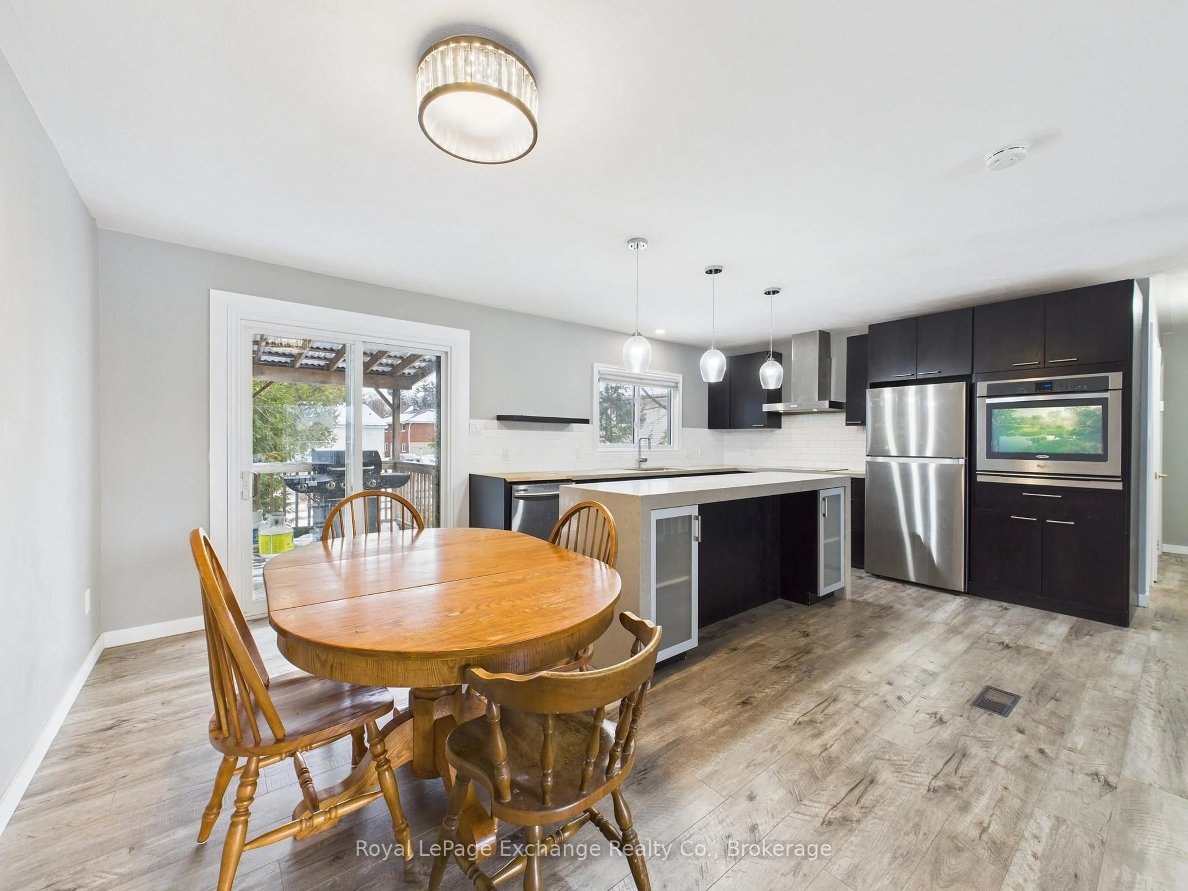 Open concept kitchen, wood/laminate floor for 287 Kingsway St, Kincardine Ontario N2Z 1G3