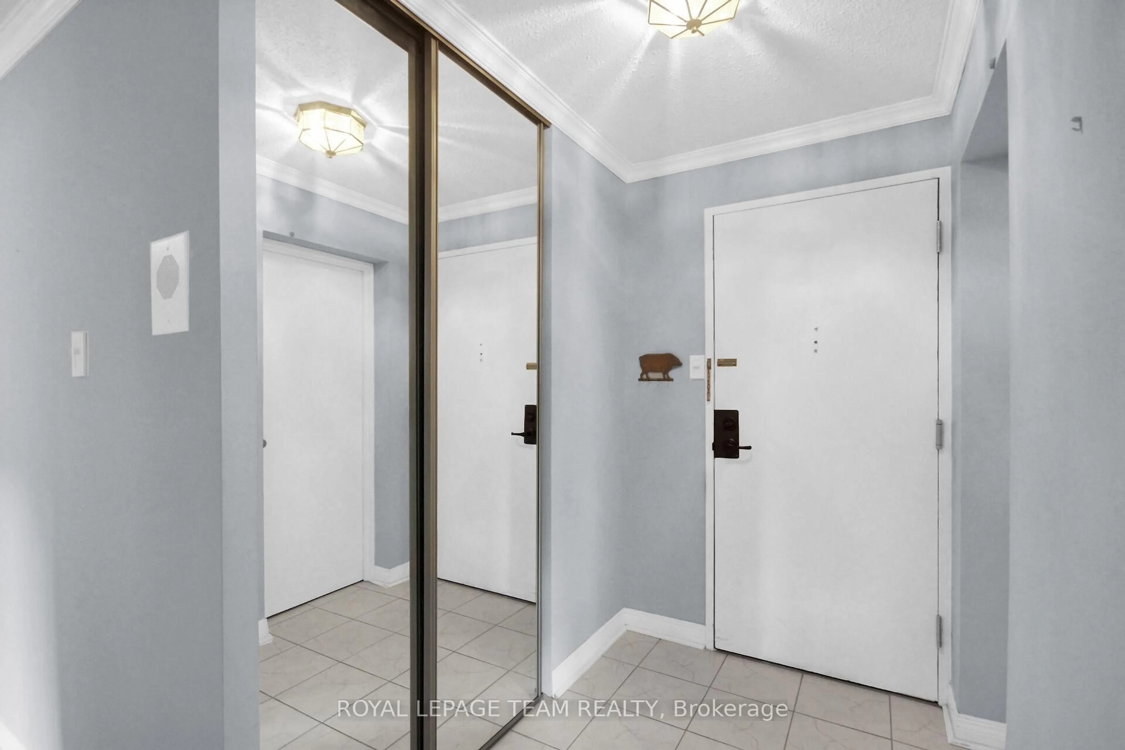Indoor entryway for 1485 Baseline Rd #912, Ottawa Ontario K2C 3L8