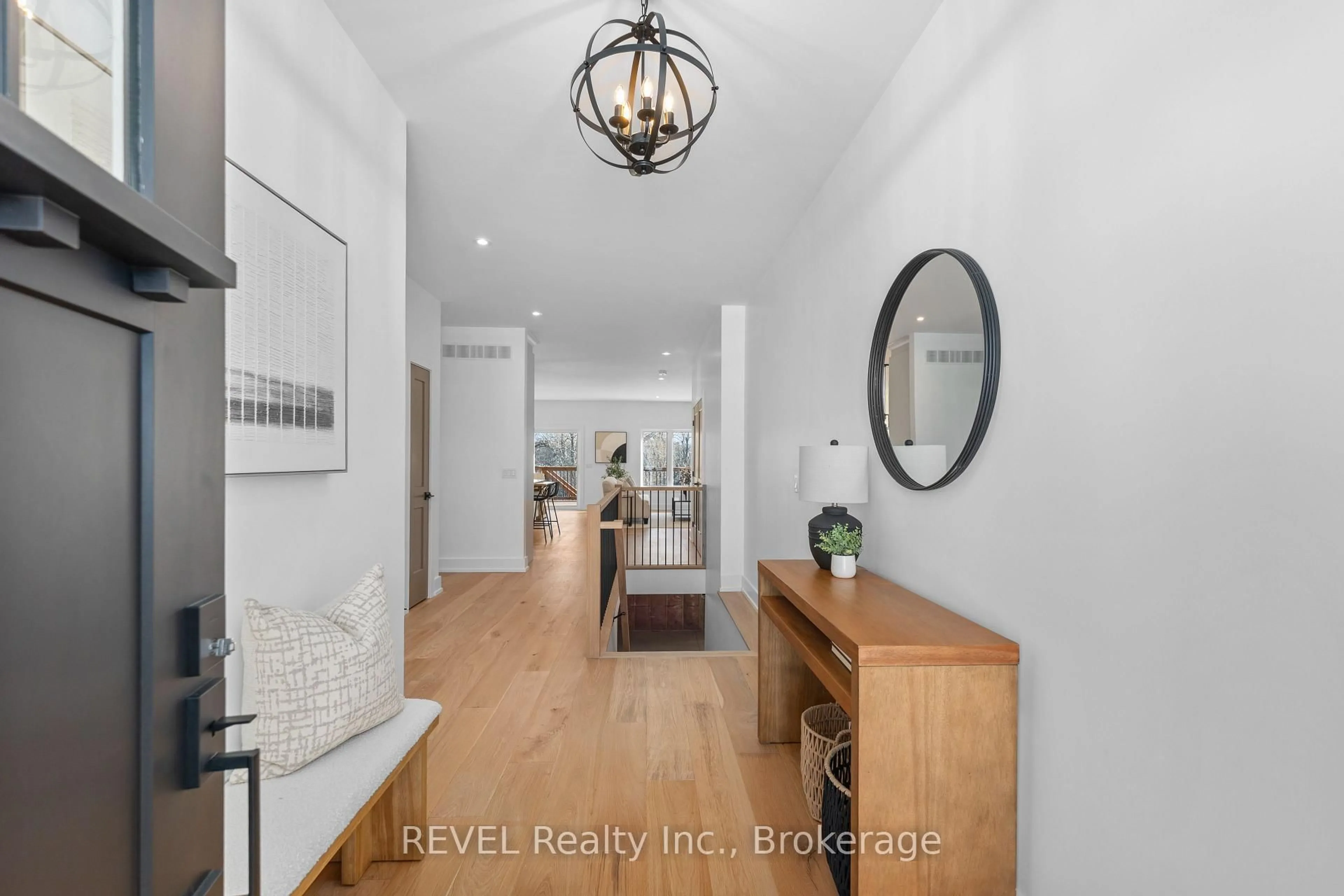 Indoor entryway for 752 GORHAM Rd, Fort Erie Ontario L0S 1N0