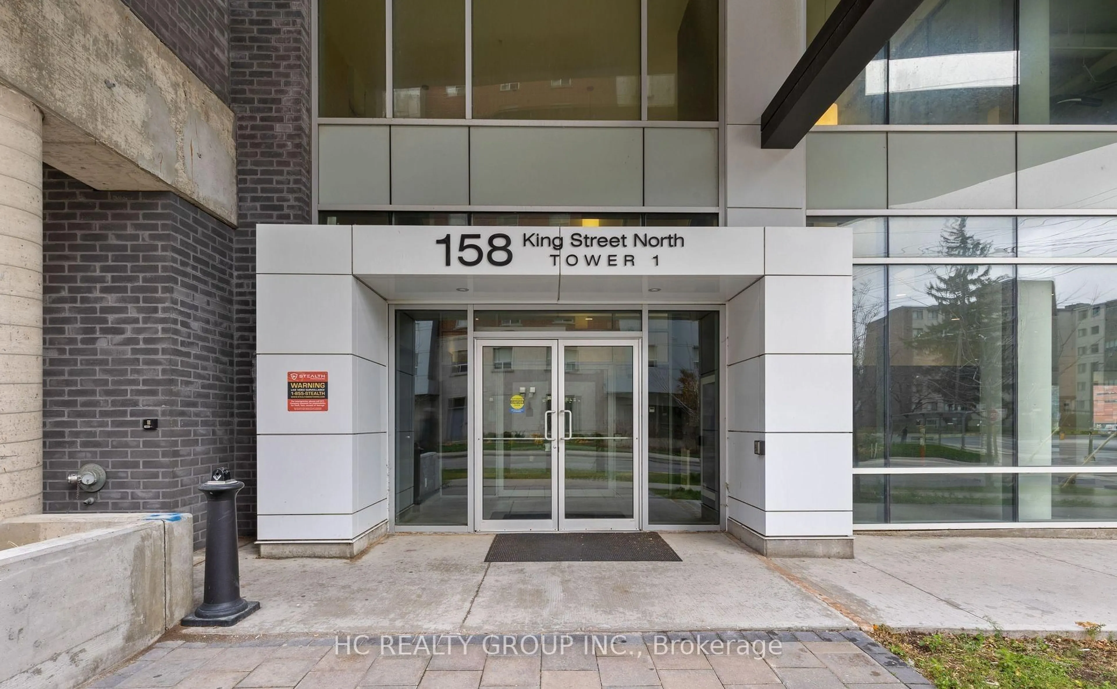Indoor foyer for 158 King St #1602, Kitchener Ontario N2J 0E5