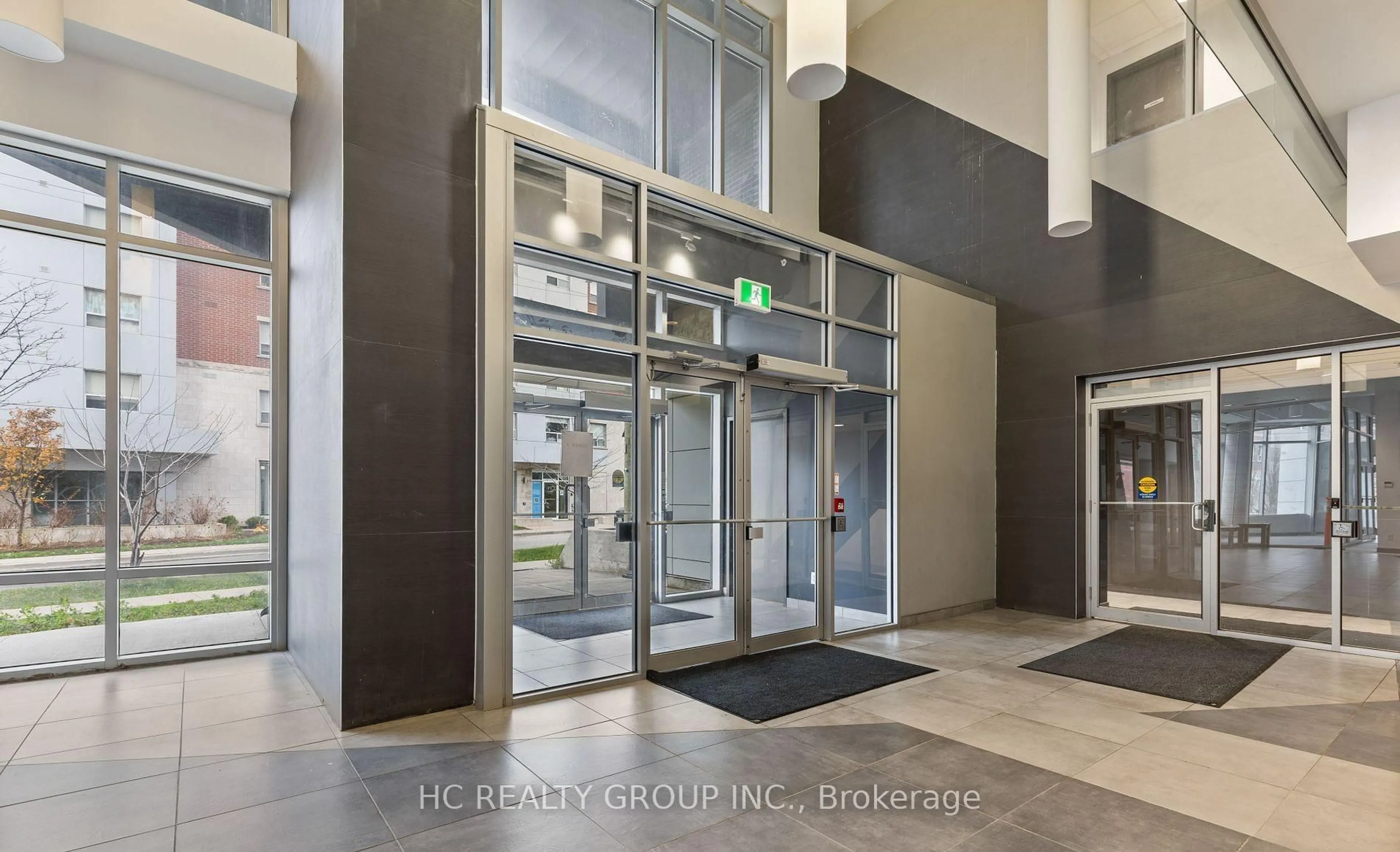 Indoor foyer for 158 King St #1602, Kitchener Ontario N2J 0E5