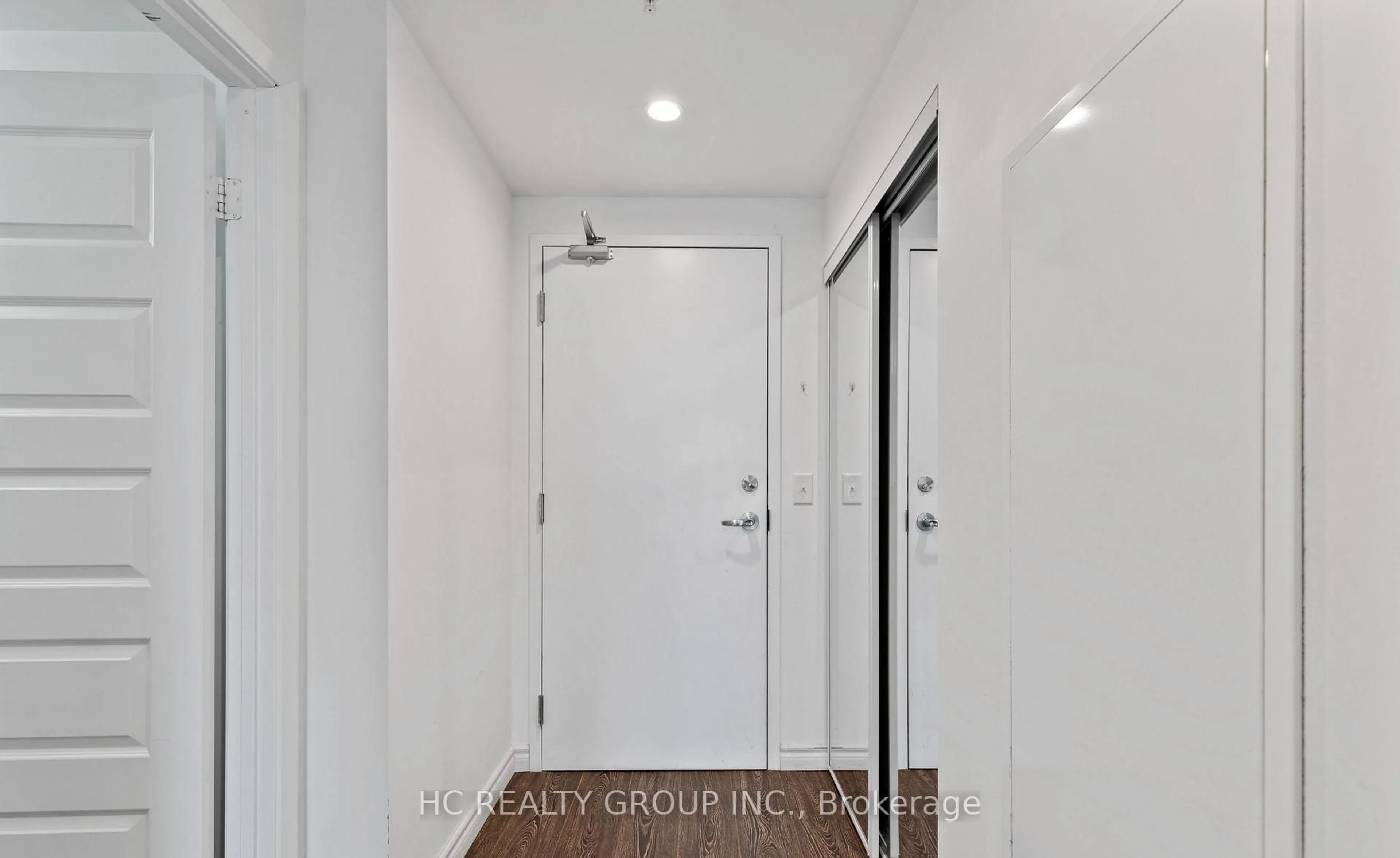 Indoor entryway for 158 King St #1602, Kitchener Ontario N2J 0E5