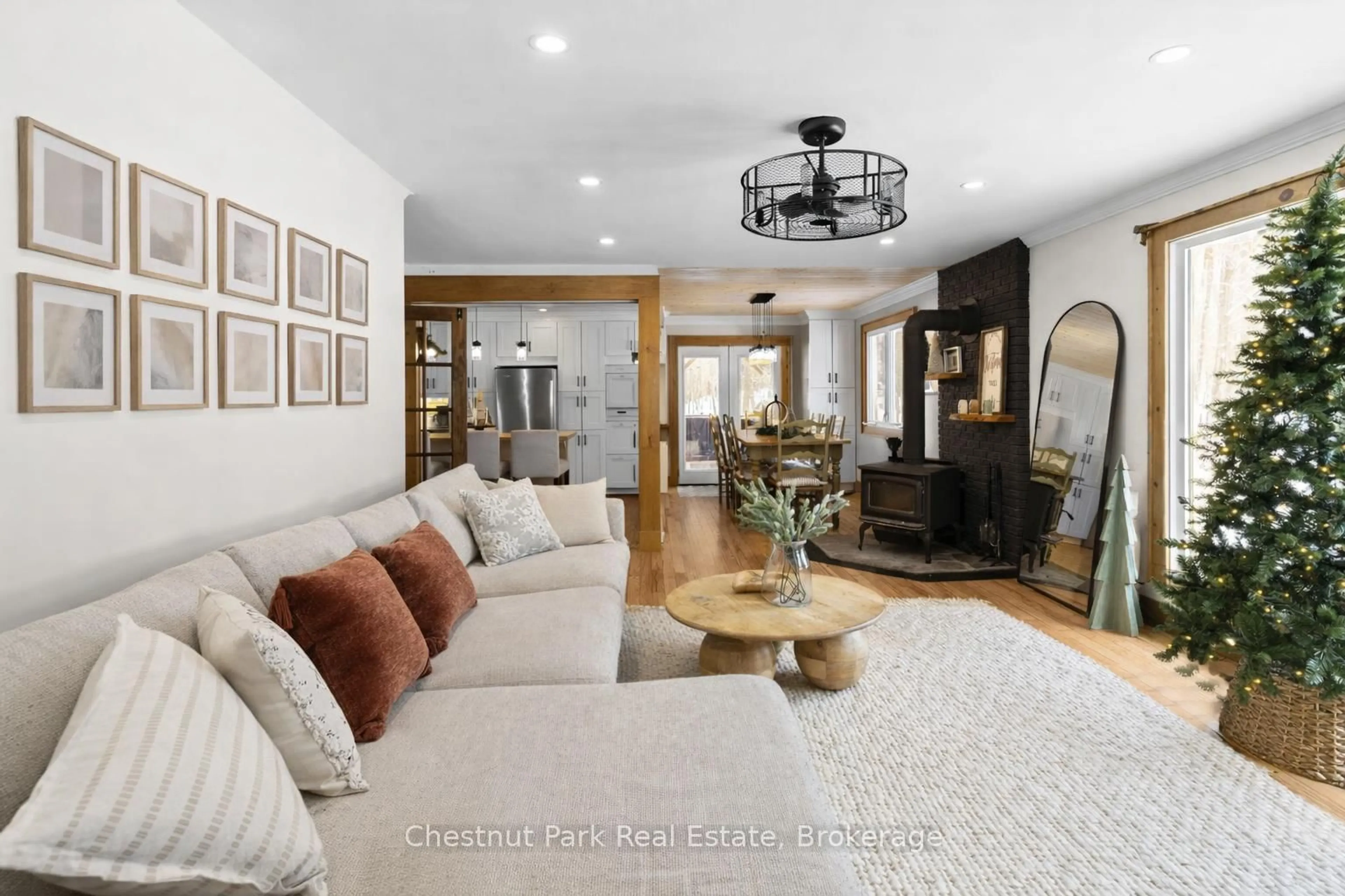 Living room with furniture, unknown for 4478 Southwood Rd, Muskoka Lakes Ontario P0C 1M0