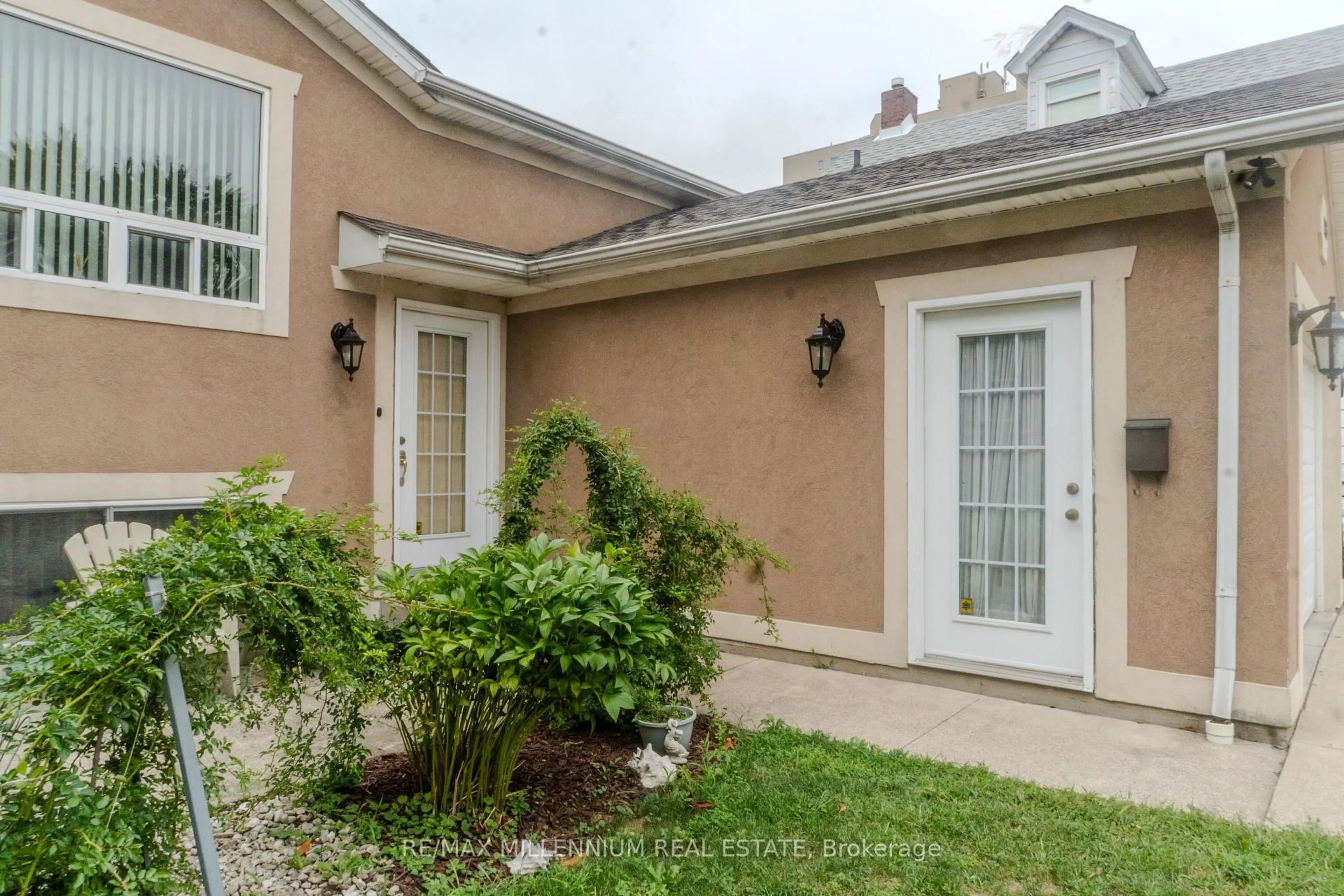 Unknown for 185 Elm Ave, Windsor Ontario N9A 5G9